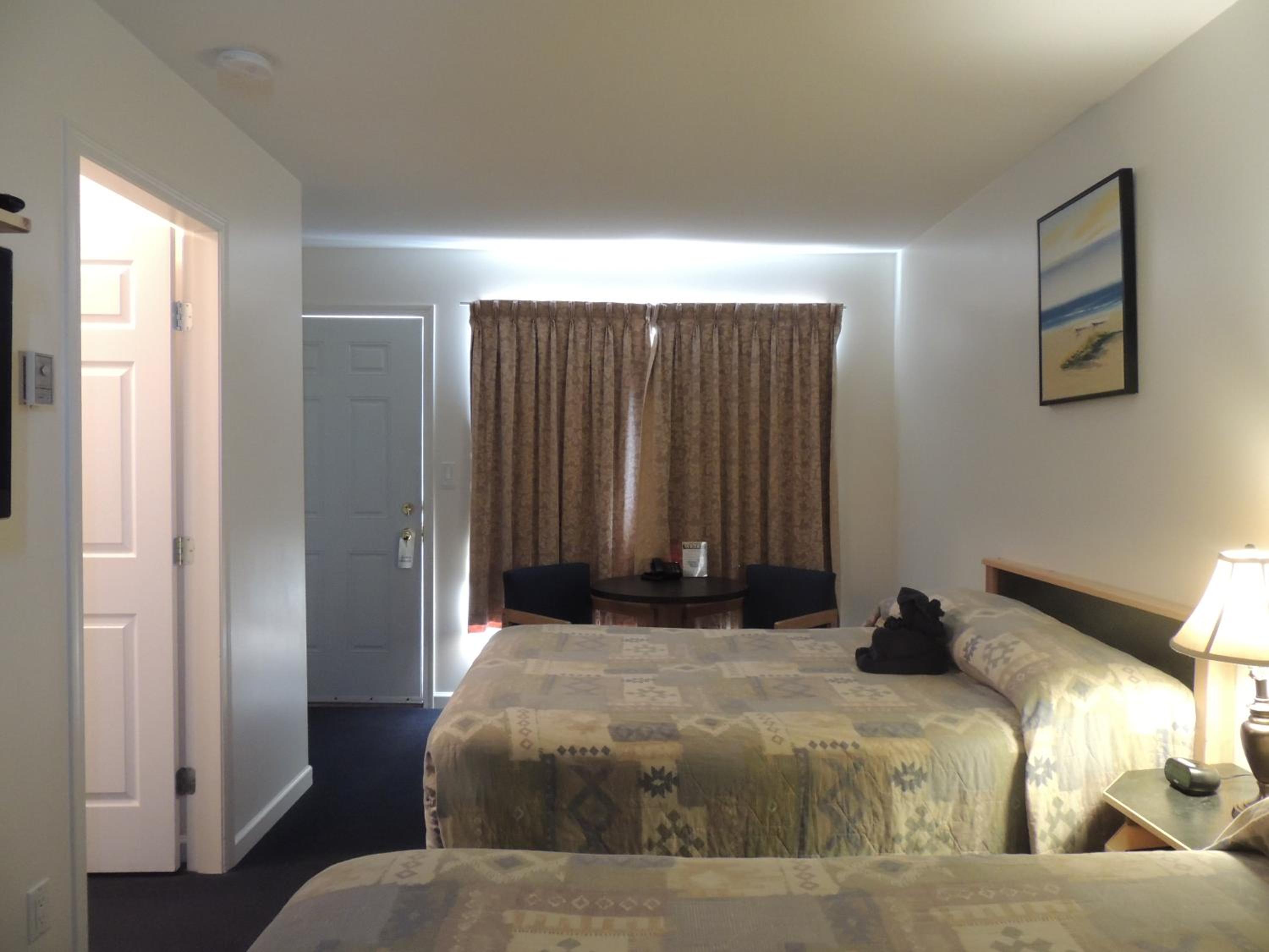 100 Mile Motel & RV Park