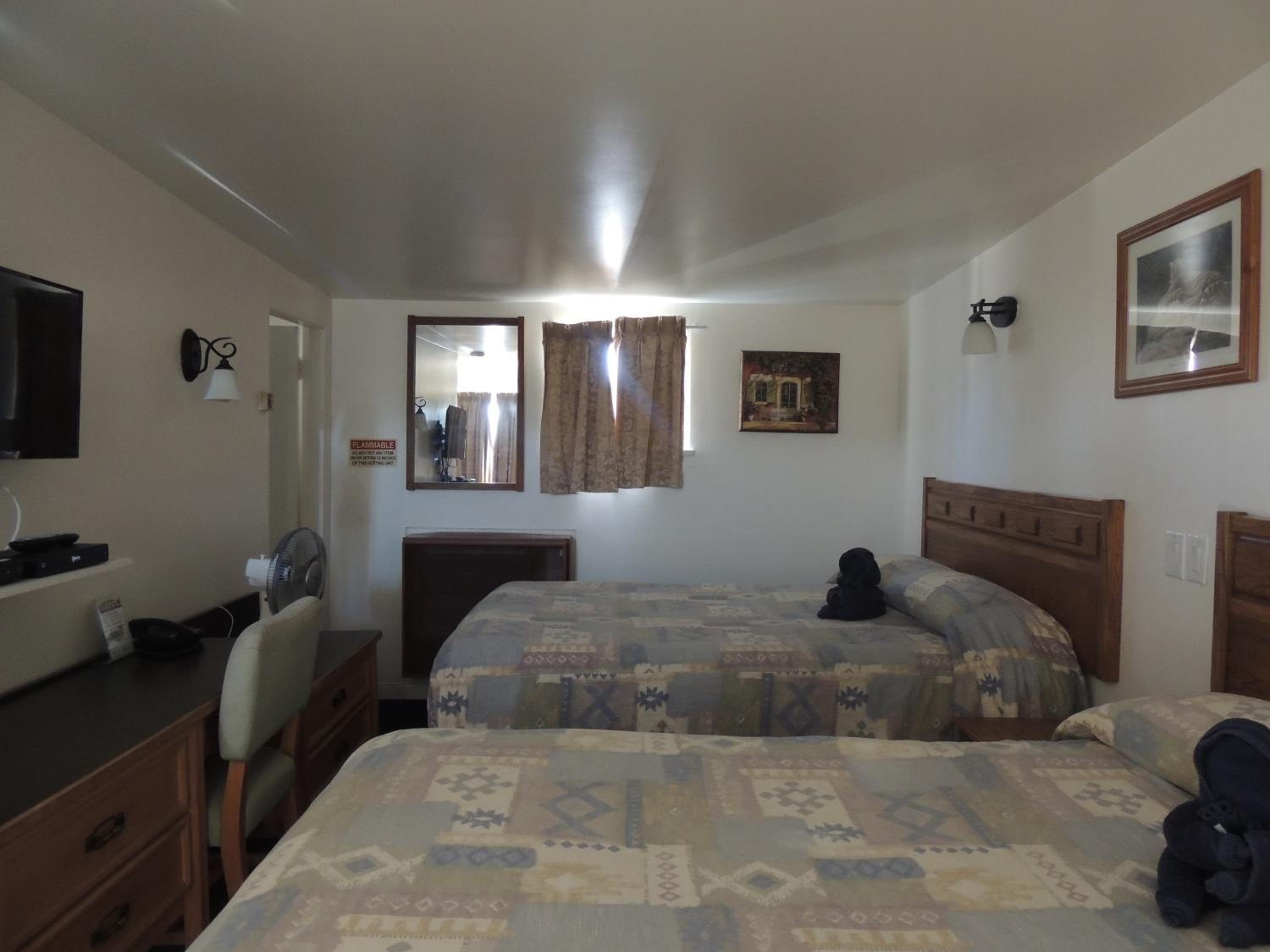 100 Mile Motel & RV Park