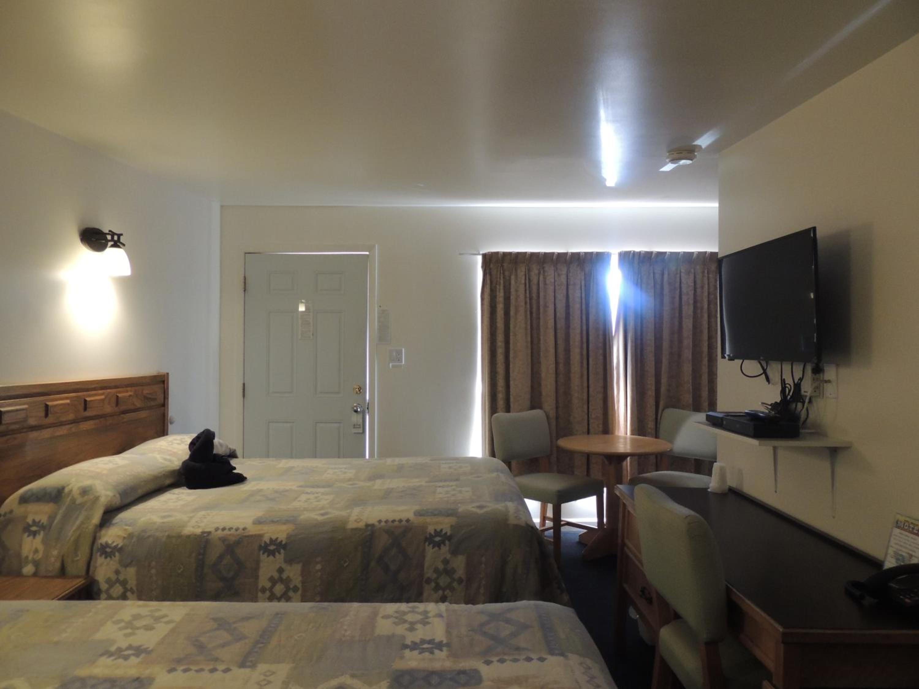 100 Mile Motel & RV Park