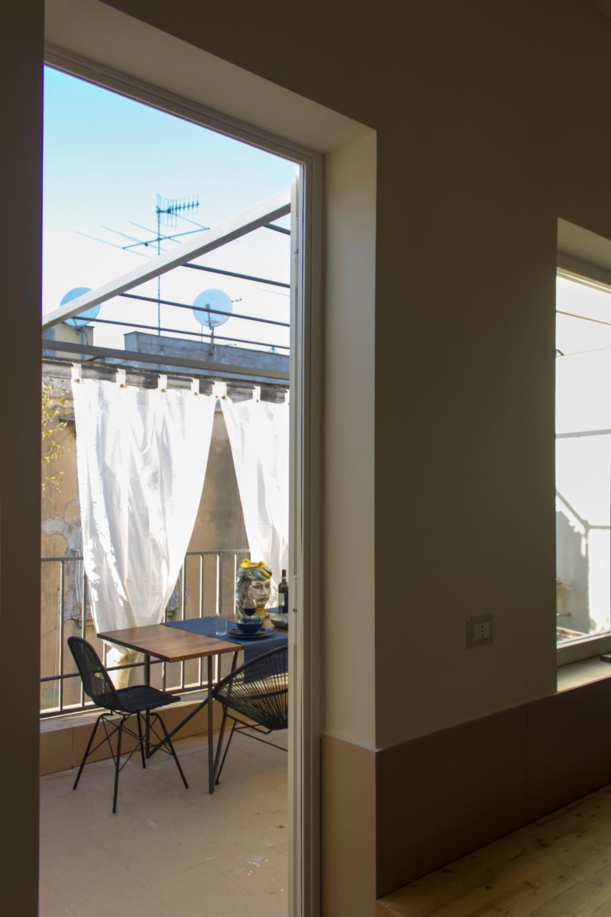 Schiara en Naples — balance & terrace