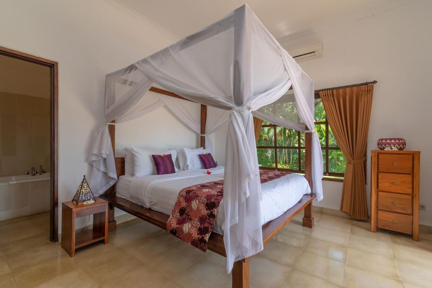 Villa Agus Mas - Serene & calm beachfront villa!