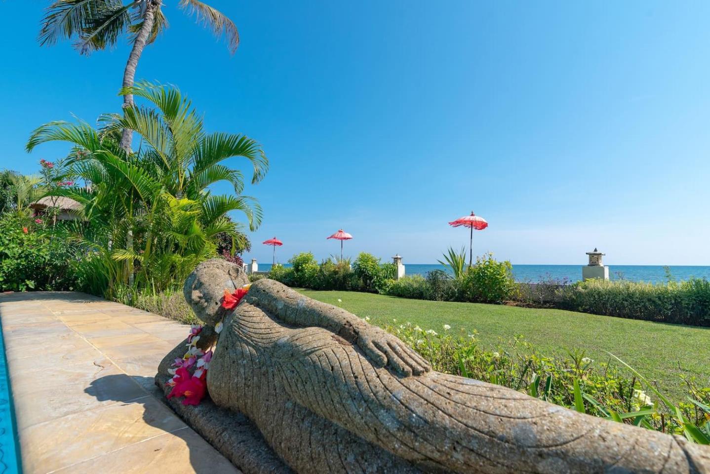 Villa Agus Mas - Serene & calm beachfront villa!