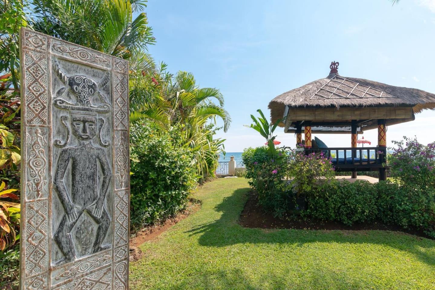 Villa Agus Mas - Serene & calm beachfront villa!