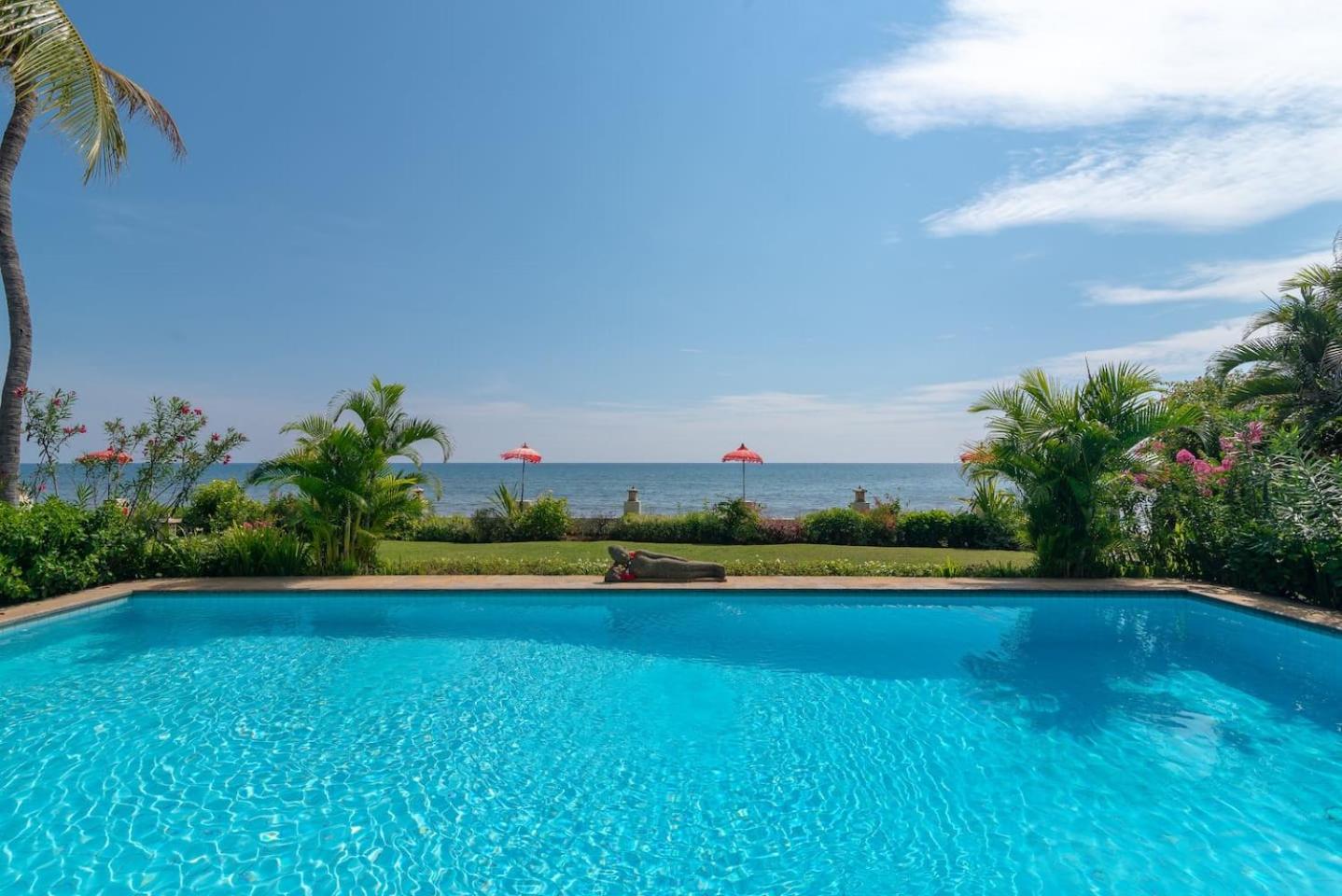 Villa Agus Mas - Serene & calm beachfront villa!