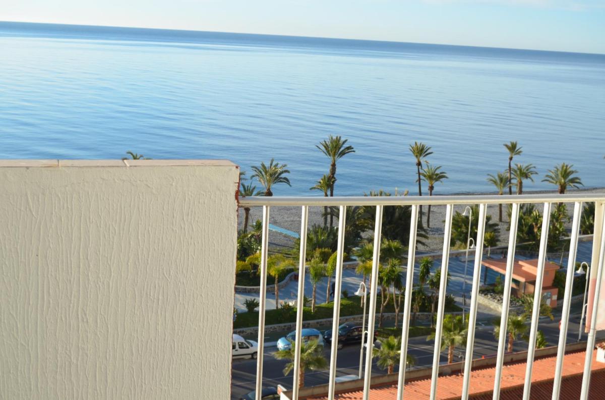 Hotel Apartamento reformado en primera linea de playa - Image 1