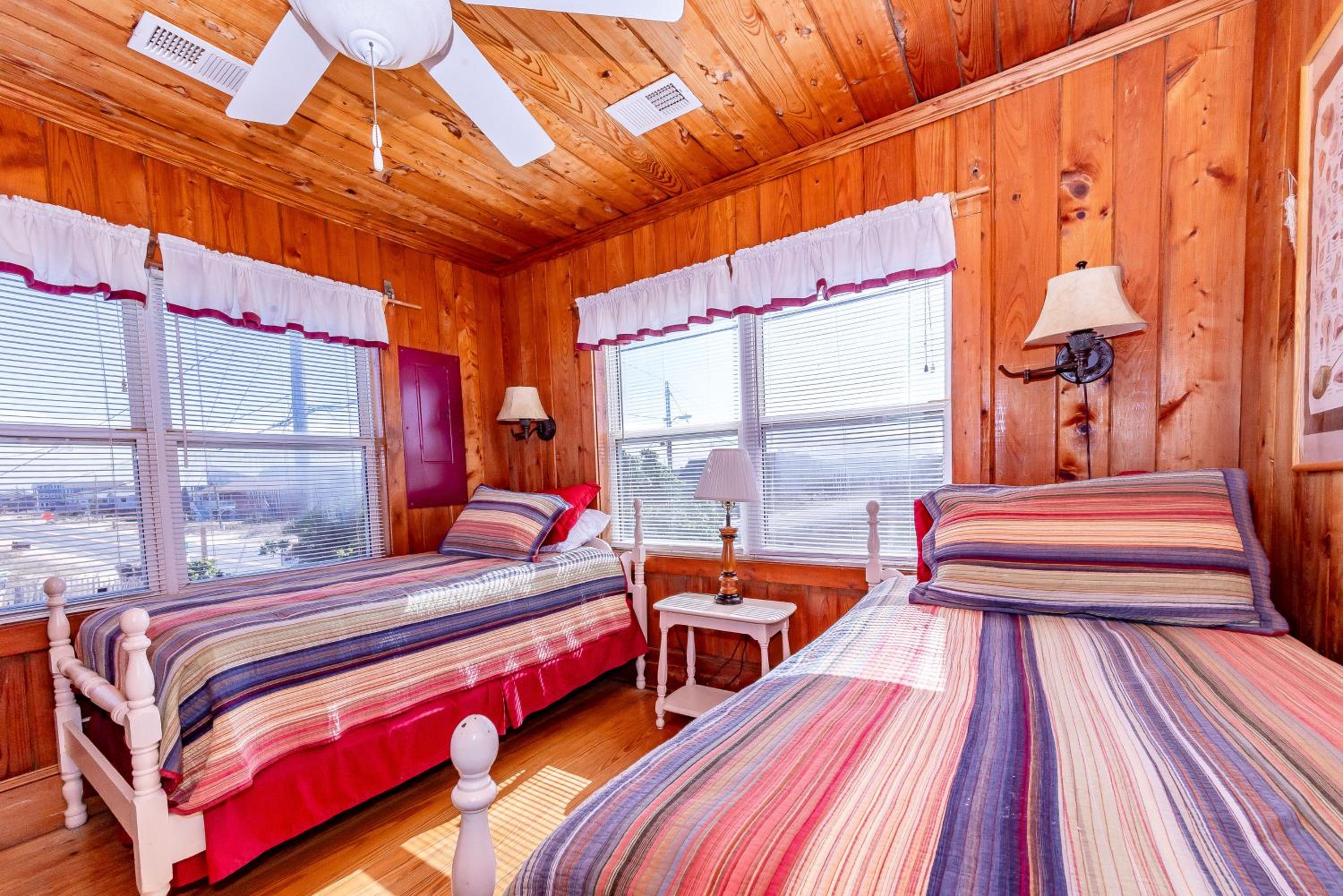 Mitch's Haven - Kitty Hawk MP 2, Oceanfront, 3 Bedrooms, Vintage Charming Cottage