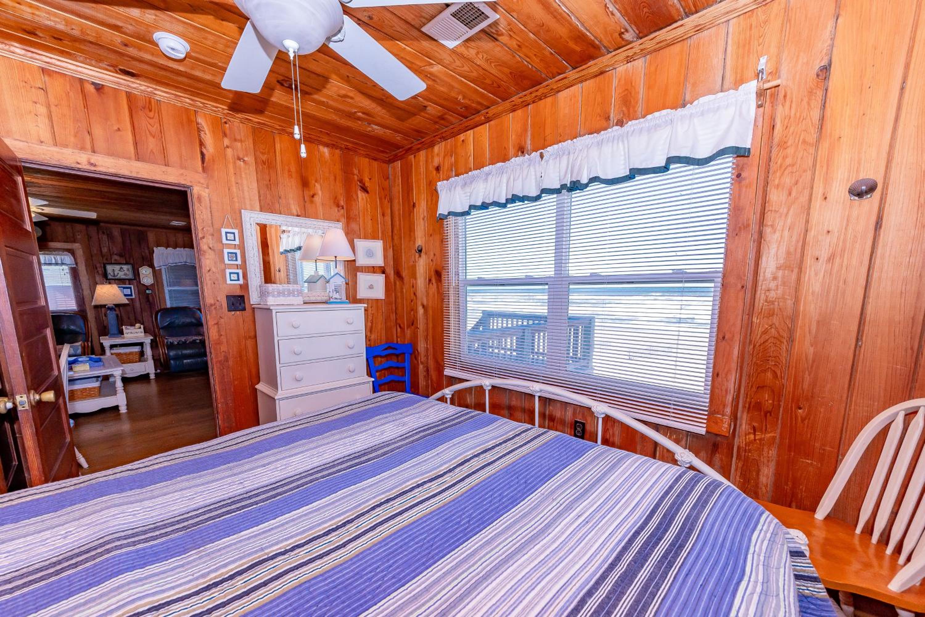 Mitch's Haven - Kitty Hawk MP 2, Oceanfront, 3 Bedrooms, Vintage Charming Cottage