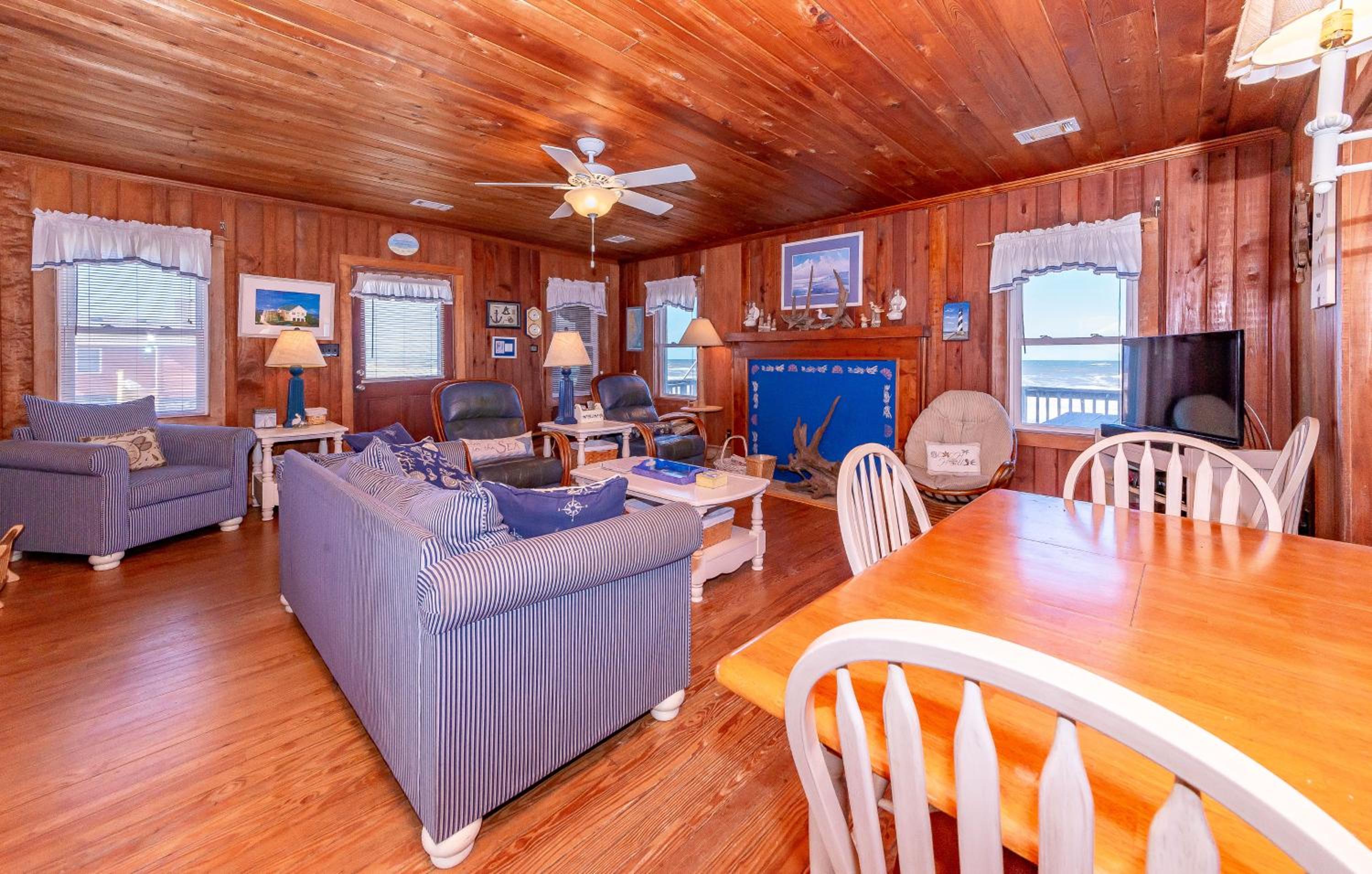 Mitch's Haven - Kitty Hawk MP 2, Oceanfront, 3 Bedrooms, Vintage Charming Cottage