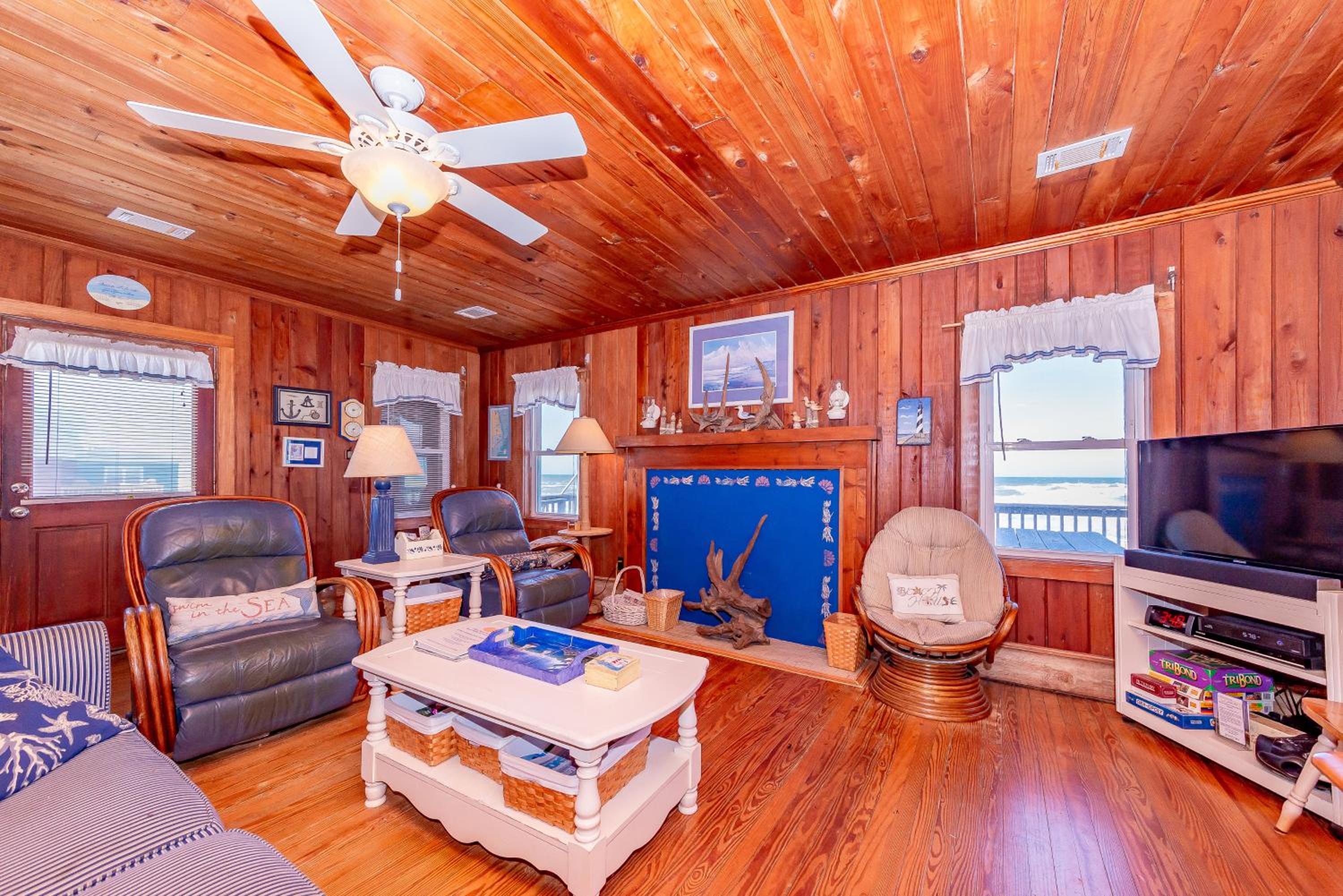 Mitch's Haven - Kitty Hawk MP 2, Oceanfront, 3 Bedrooms, Vintage Charming Cottage