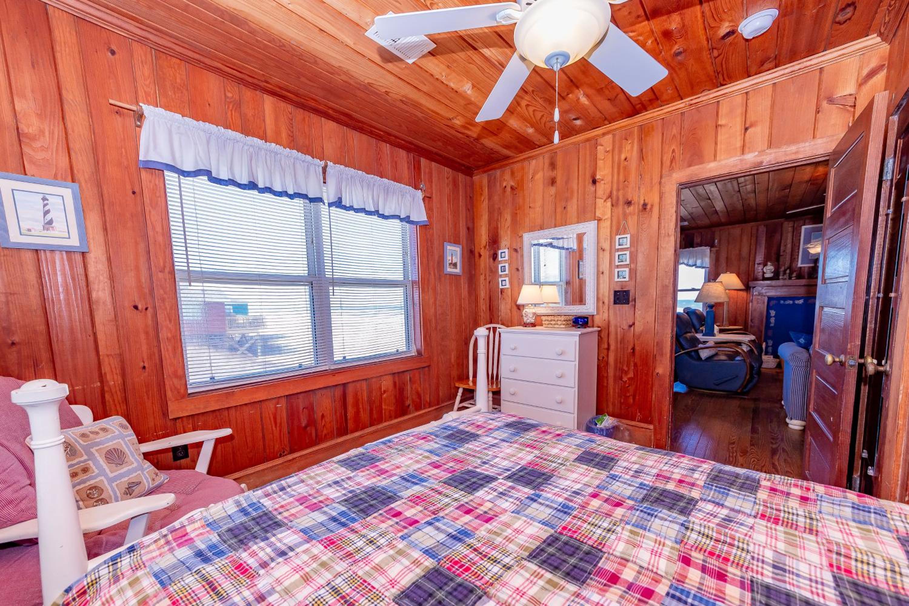 Mitch's Haven - Kitty Hawk MP 2, Oceanfront, 3 Bedrooms, Vintage Charming Cottage