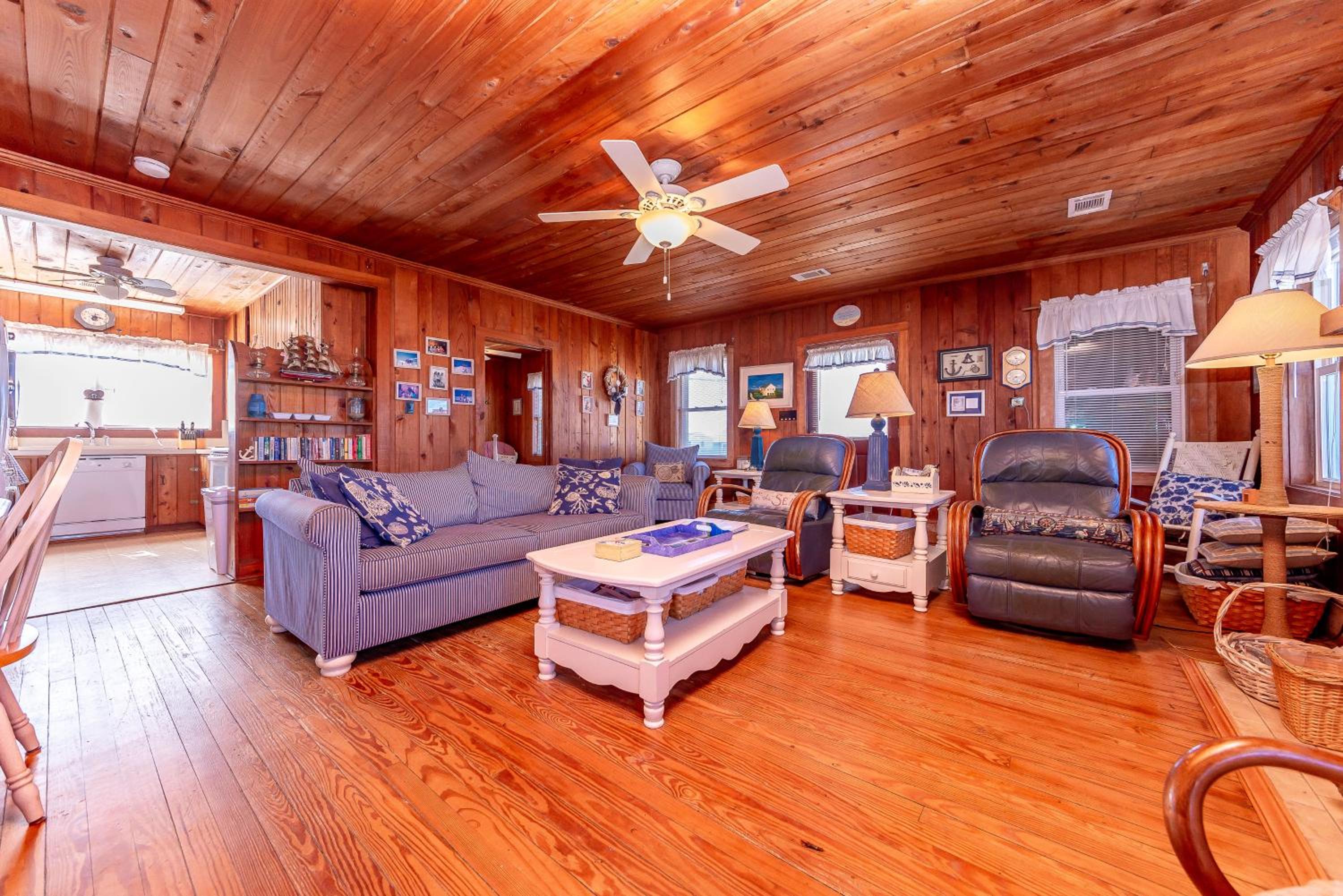 Mitch's Haven - Kitty Hawk MP 2, Oceanfront, 3 Bedrooms, Vintage Charming Cottage