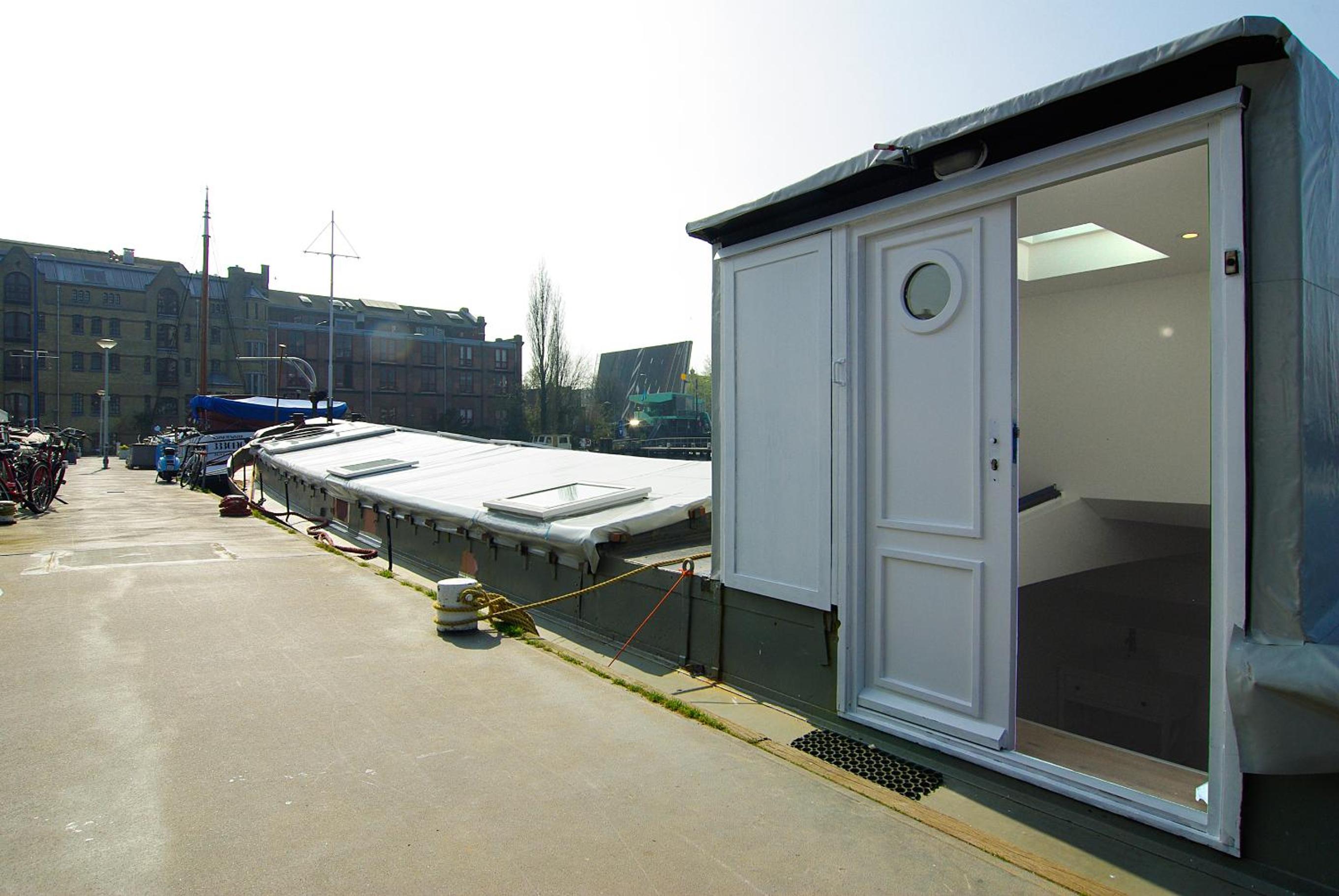 Eco HouseBoat
