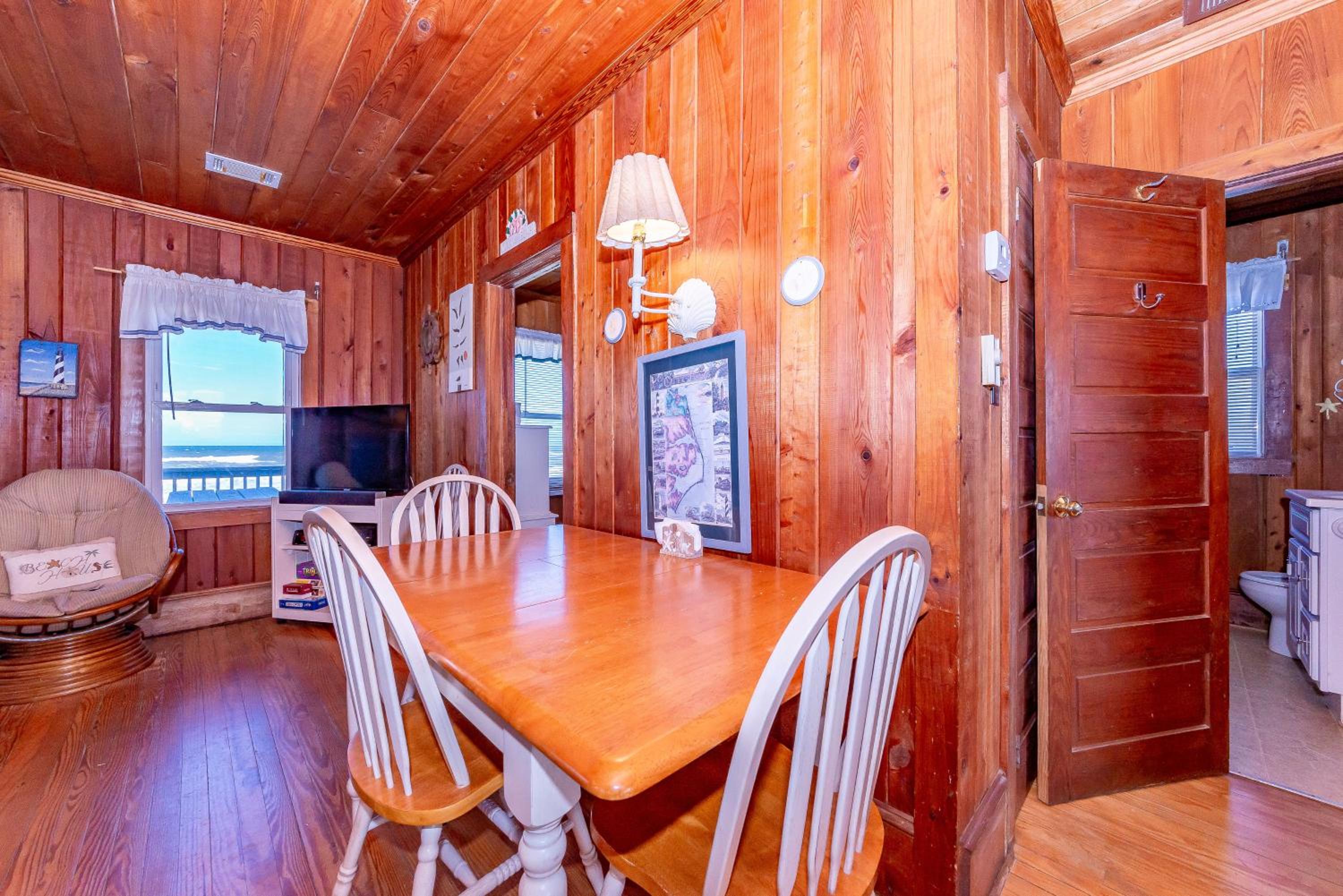Mitch's Haven - Kitty Hawk MP 2, Oceanfront, 3 Bedrooms, Vintage Charming Cottage