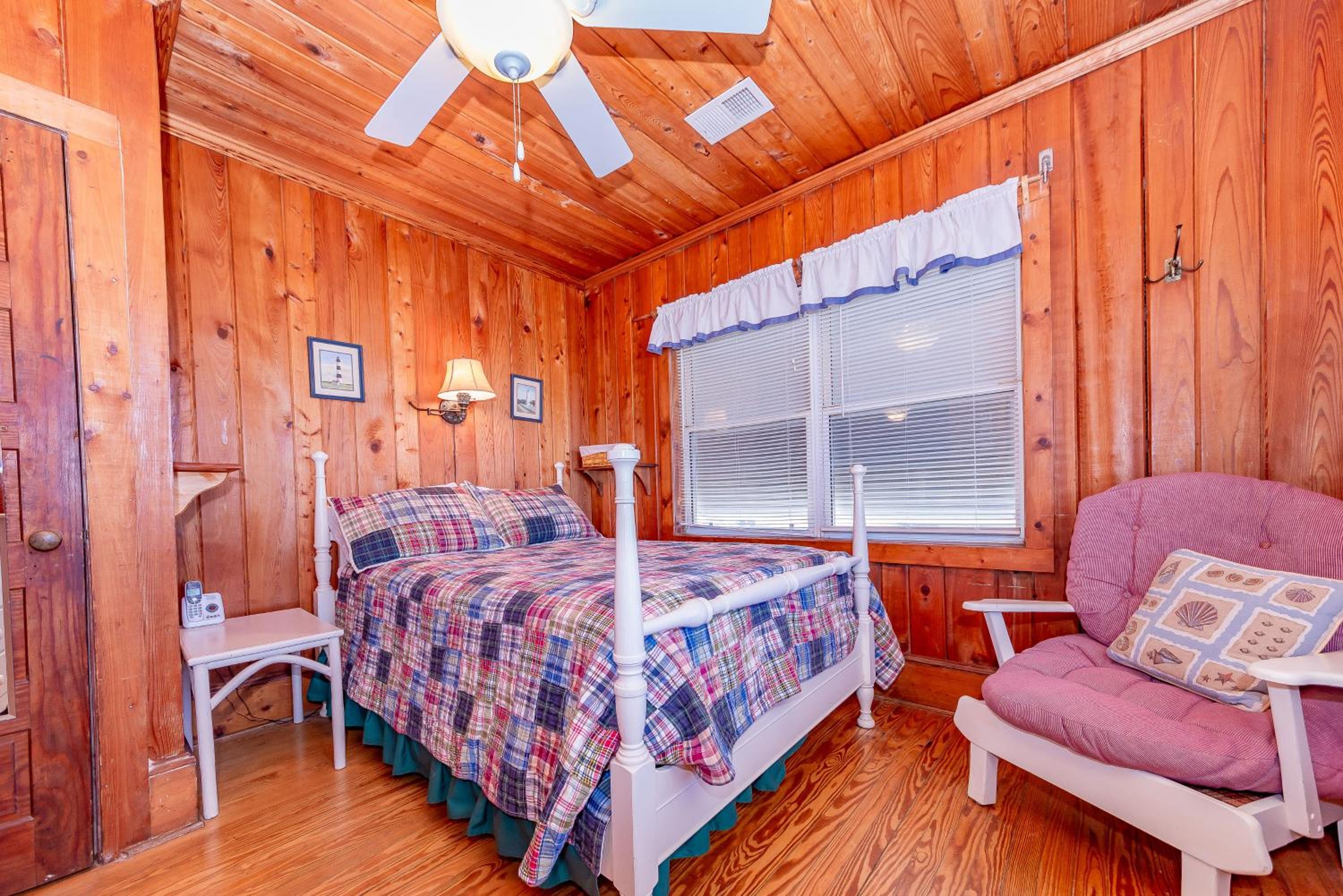Mitch's Haven - Kitty Hawk MP 2, Oceanfront, 3 Bedrooms, Vintage Charming Cottage