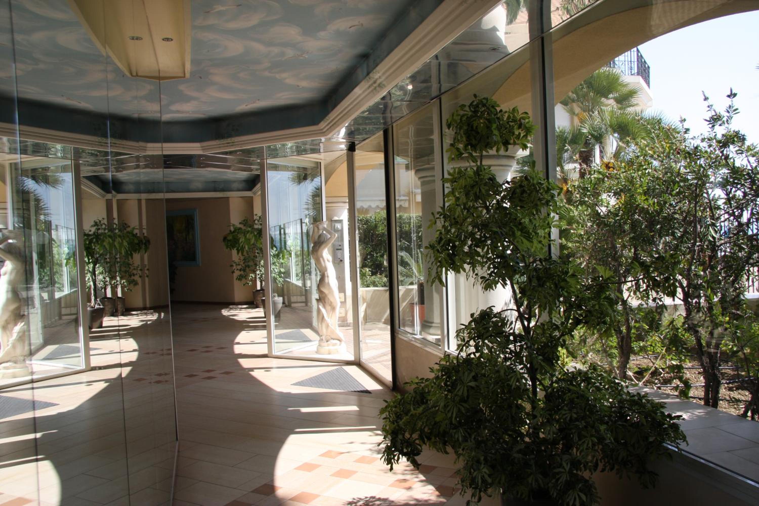 Sharon Apartment in Victoria Beach view 4