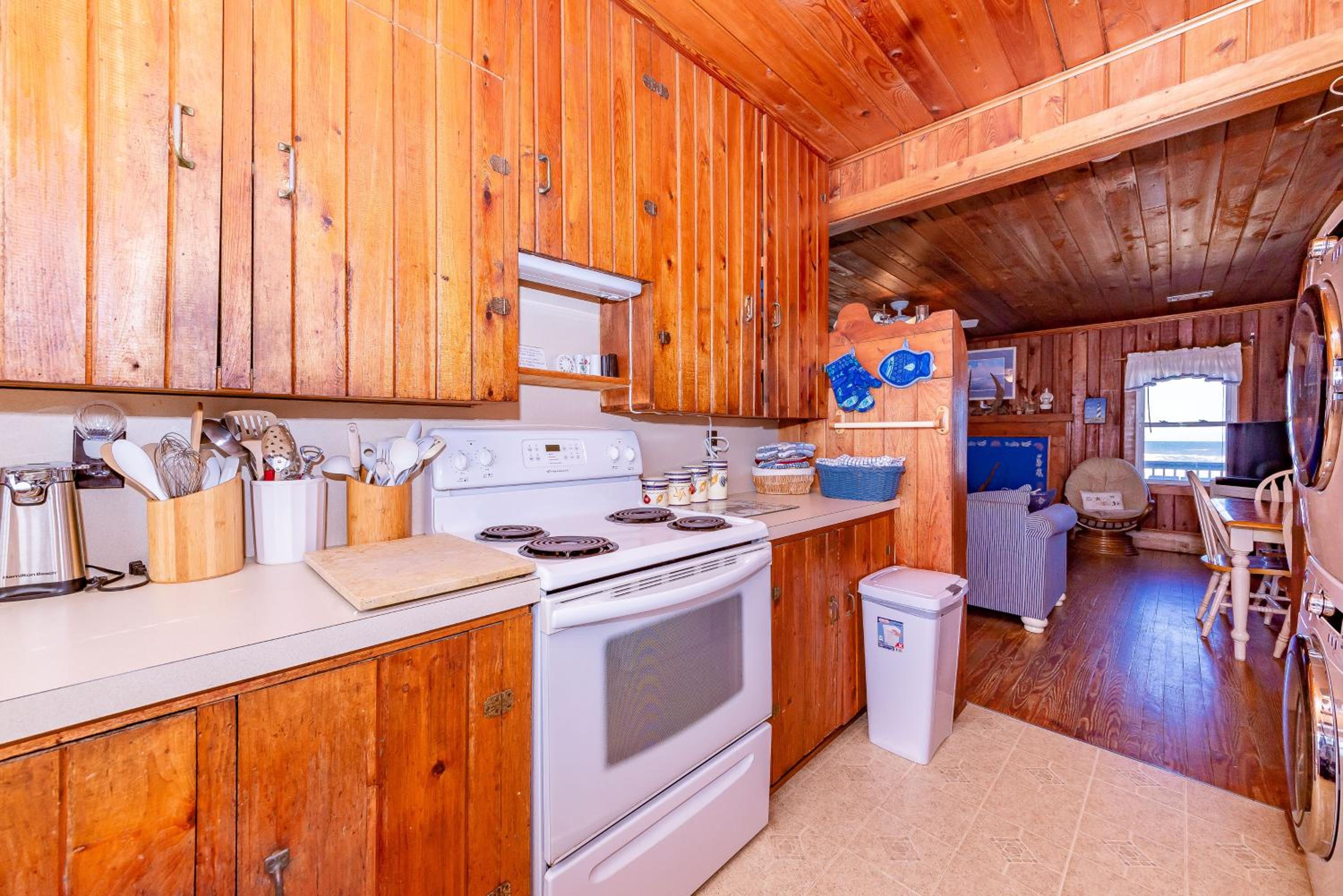 Mitch's Haven - Kitty Hawk MP 2, Oceanfront, 3 Bedrooms, Vintage Charming Cottage