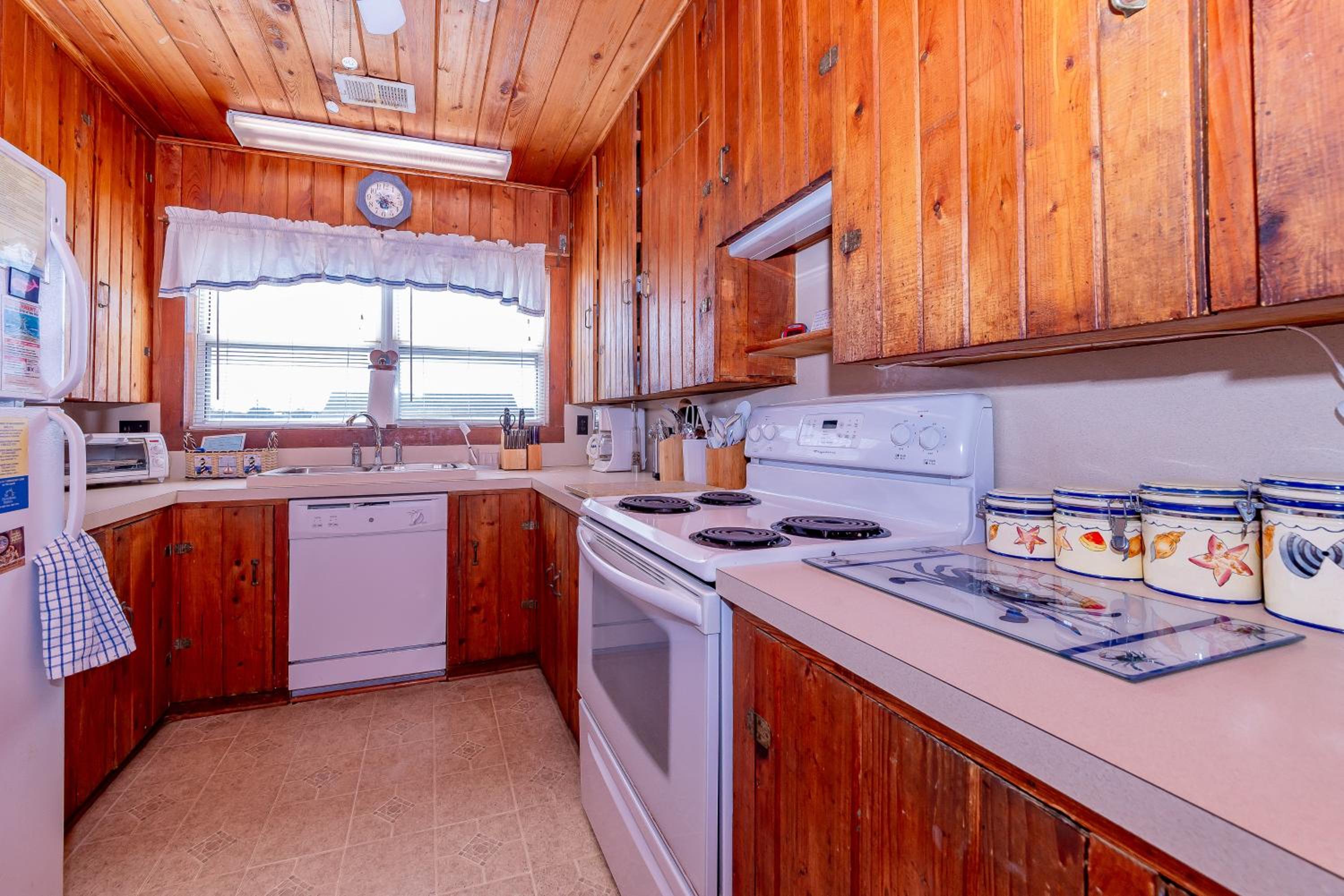 Mitch's Haven - Kitty Hawk MP 2, Oceanfront, 3 Bedrooms, Vintage Charming Cottage