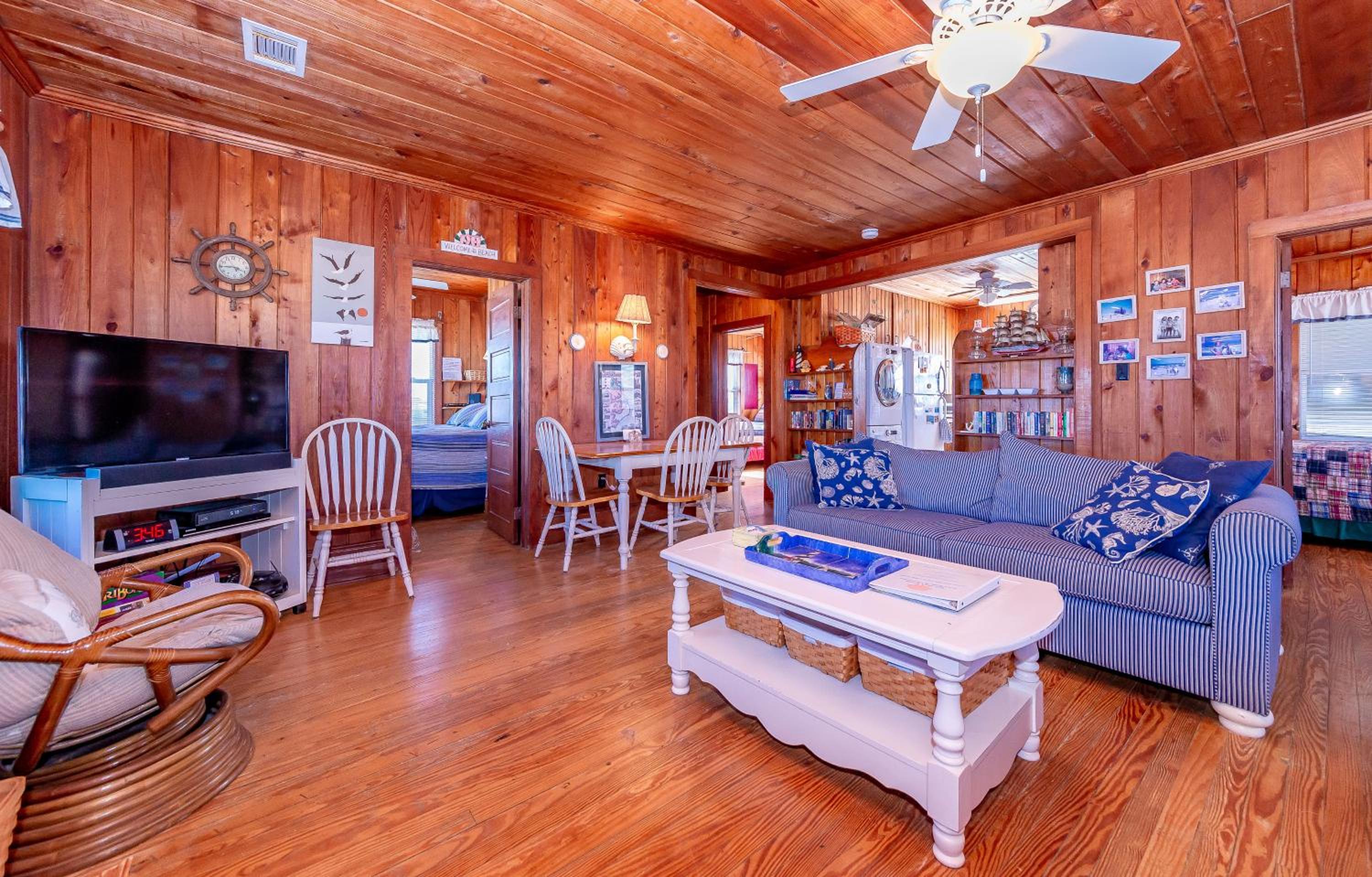 Mitch's Haven - Kitty Hawk MP 2, Oceanfront, 3 Bedrooms, Vintage Charming Cottage
