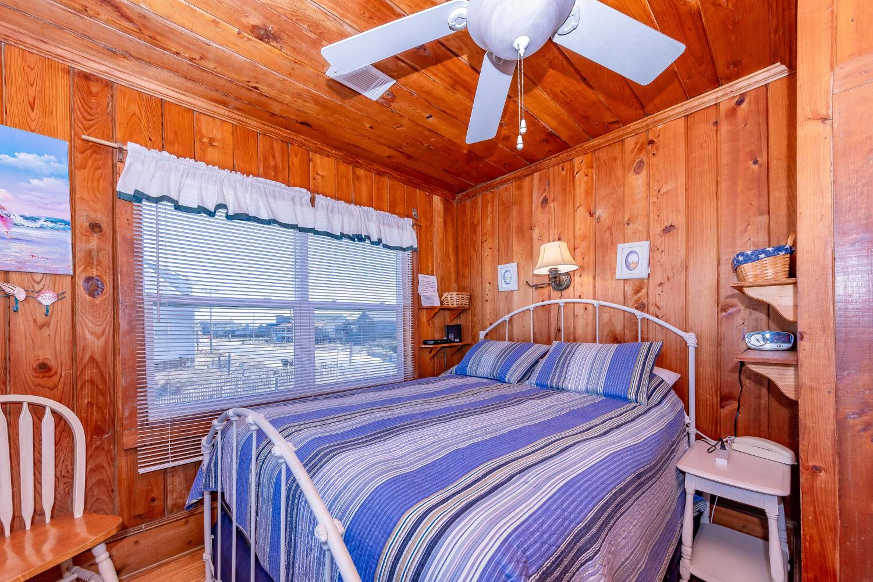 Mitch's Haven - Kitty Hawk MP 2, Oceanfront, 3 Bedrooms, Vintage Charming Cottage