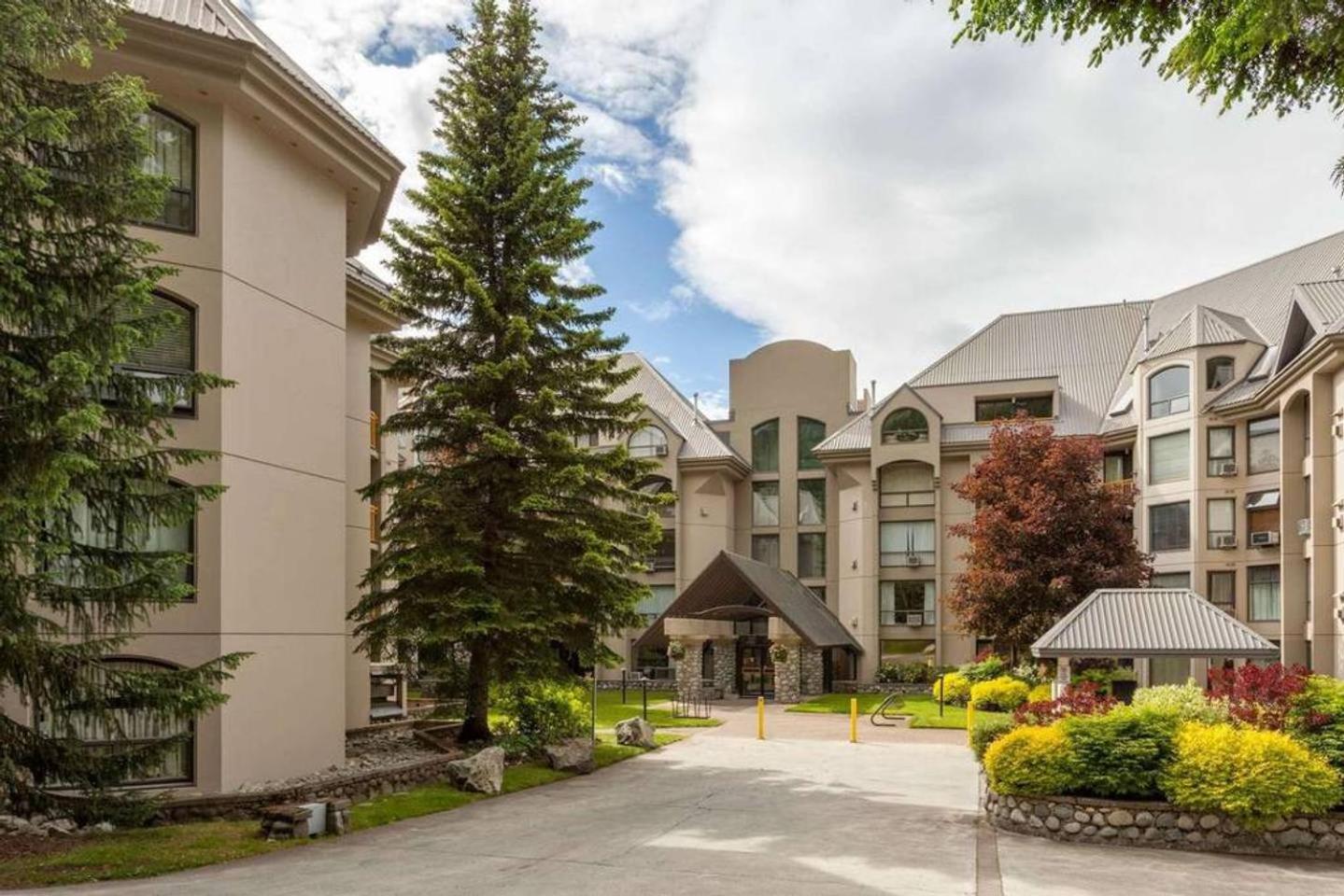 The Modern Whistler Apartment - Ski-in ski-out view 3