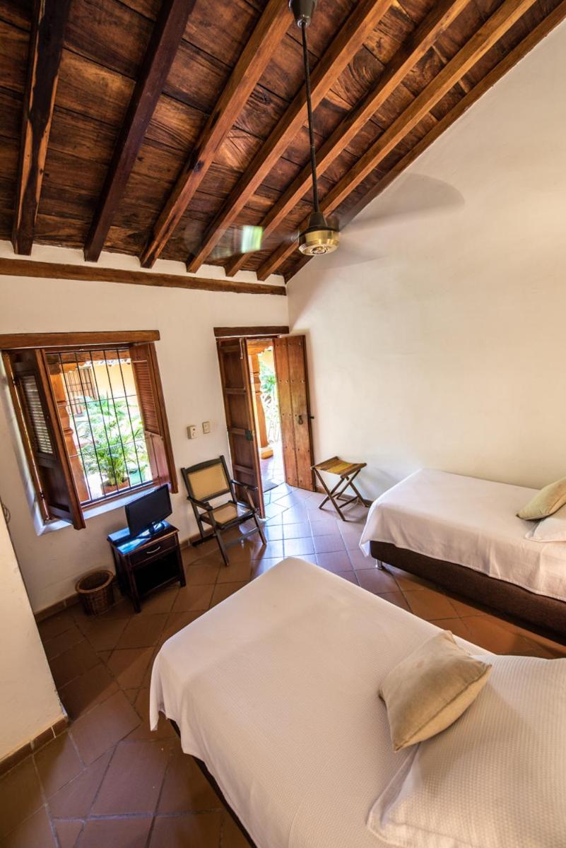 La Casa Amarilla