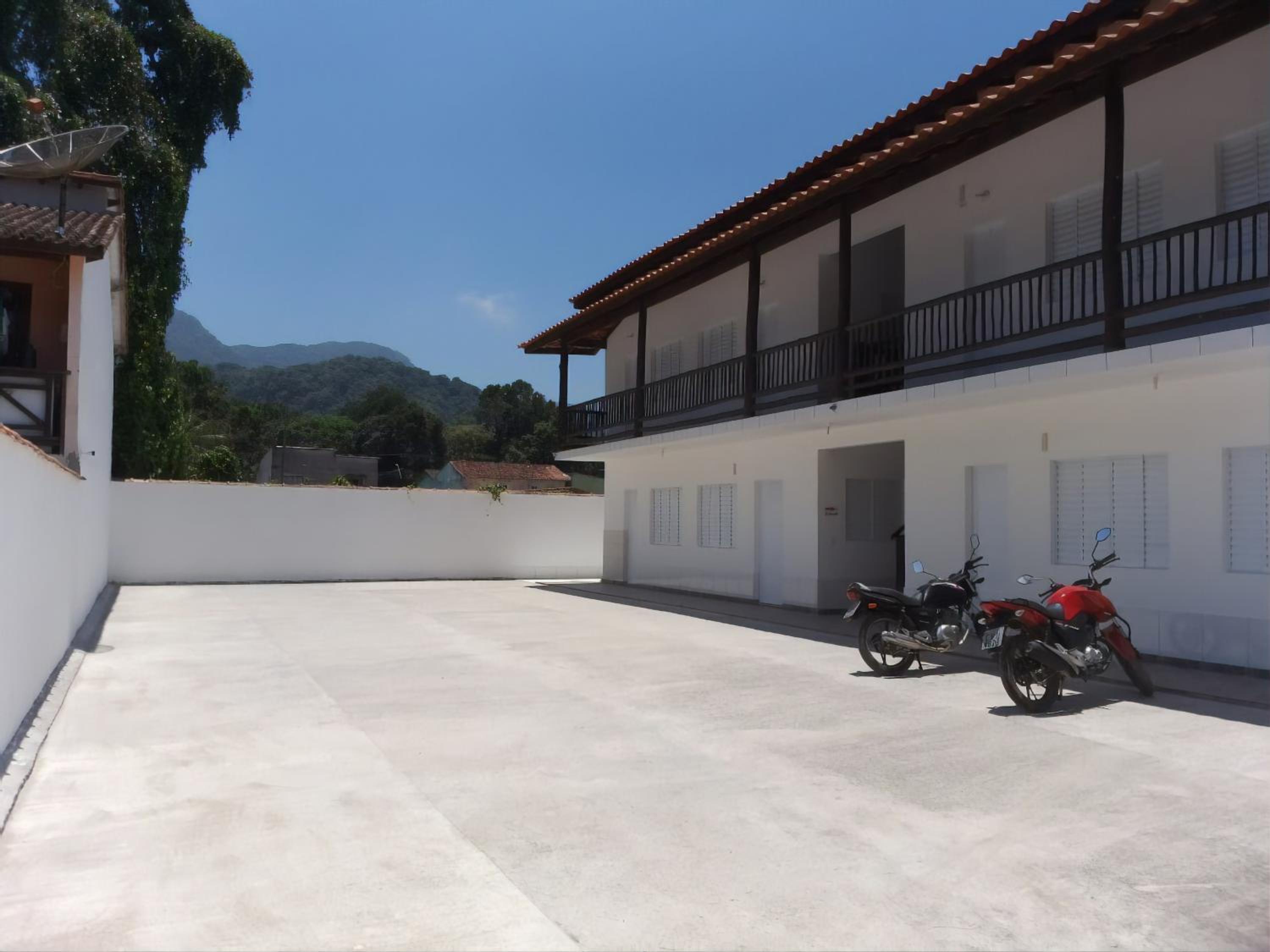 Estúdio em maresias com ar condicionado e piscina