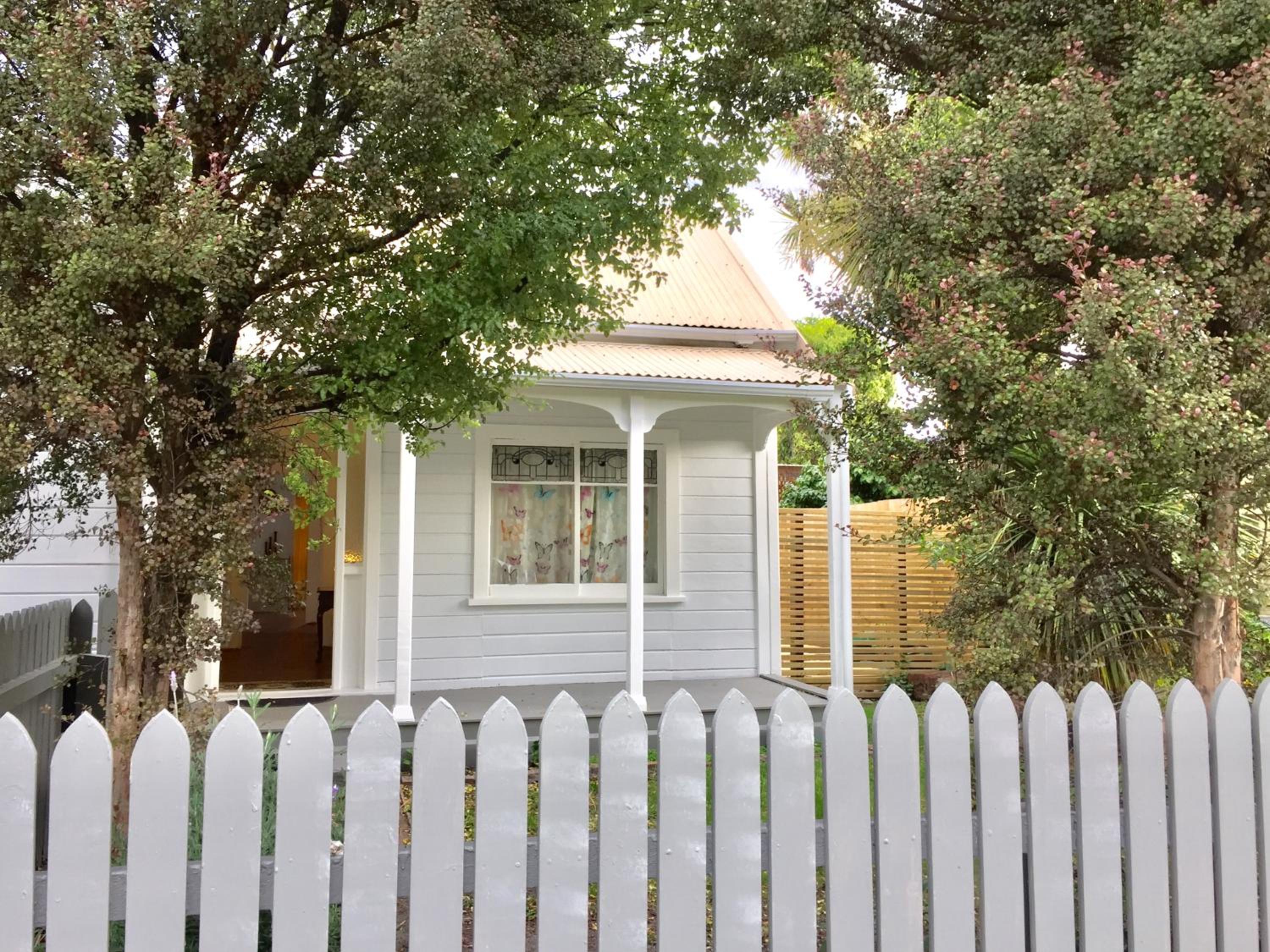 G- HOUSE 3BR CBD with free Parking view 5
