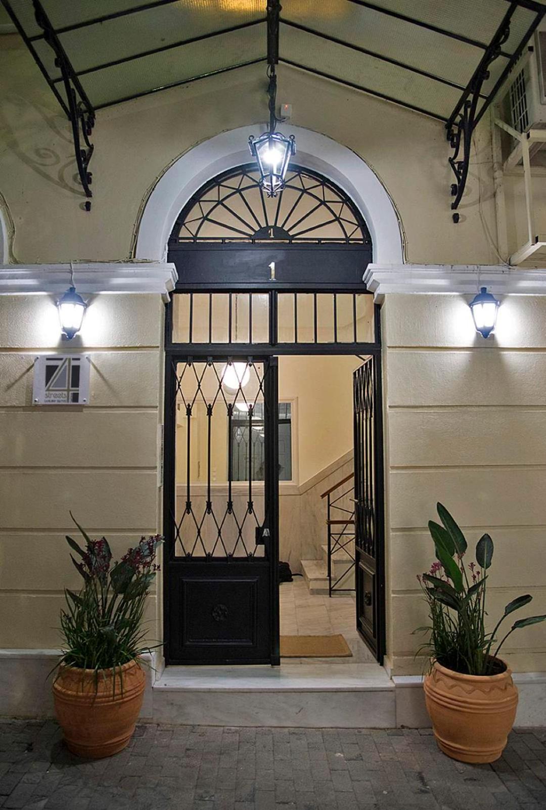Four Streets Athens - Luxury Suites Apartments in Athens