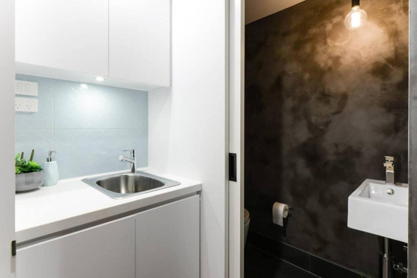 Spacious Designer Warehouse Melbourne CBD Apartment view 5