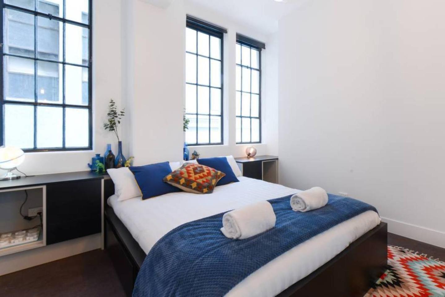 Spacious Designer Warehouse Melbourne CBD Apartment view 3