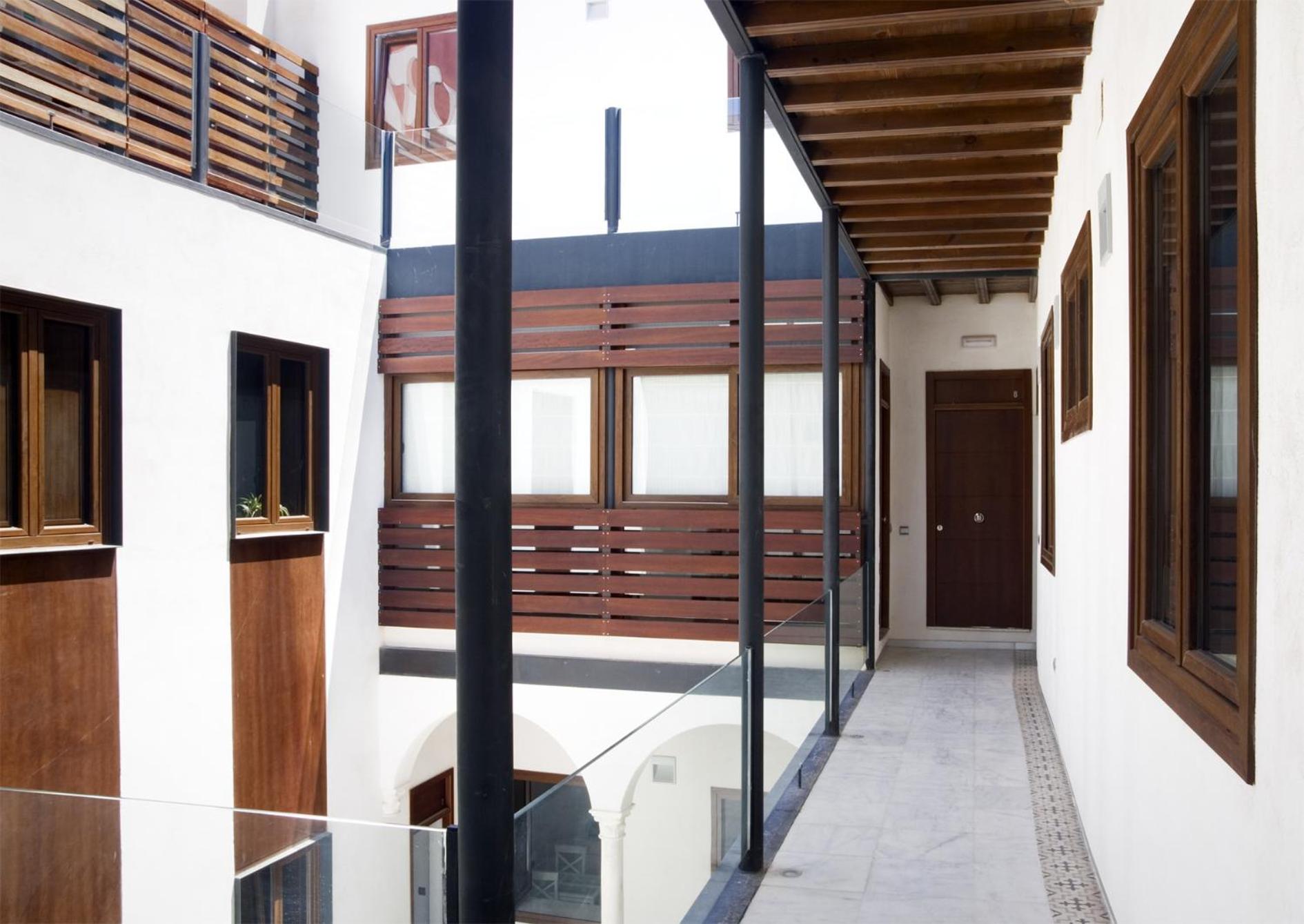 Bustos Tavera view 3