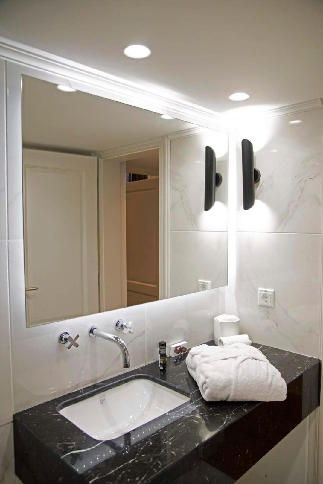 Four Streets Athens - Luxury Suites Apartments in Athens