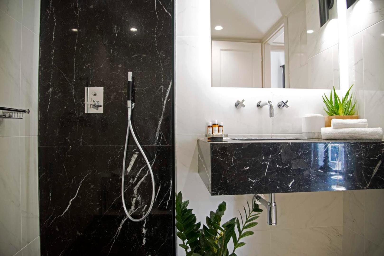 Four Streets Athens - Luxury Suites Apartments in Athens
