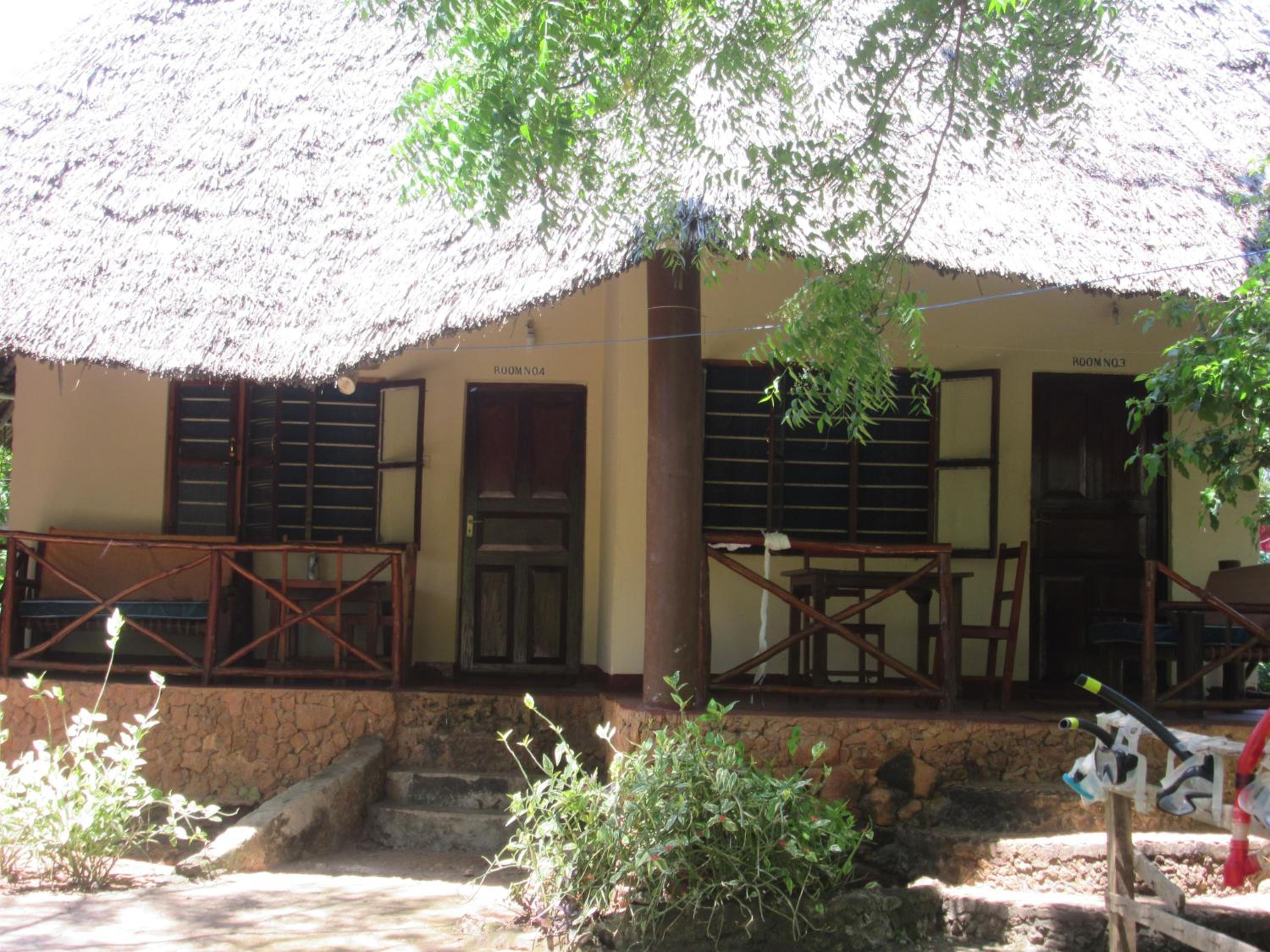 Baraka Aquarium Bungalows