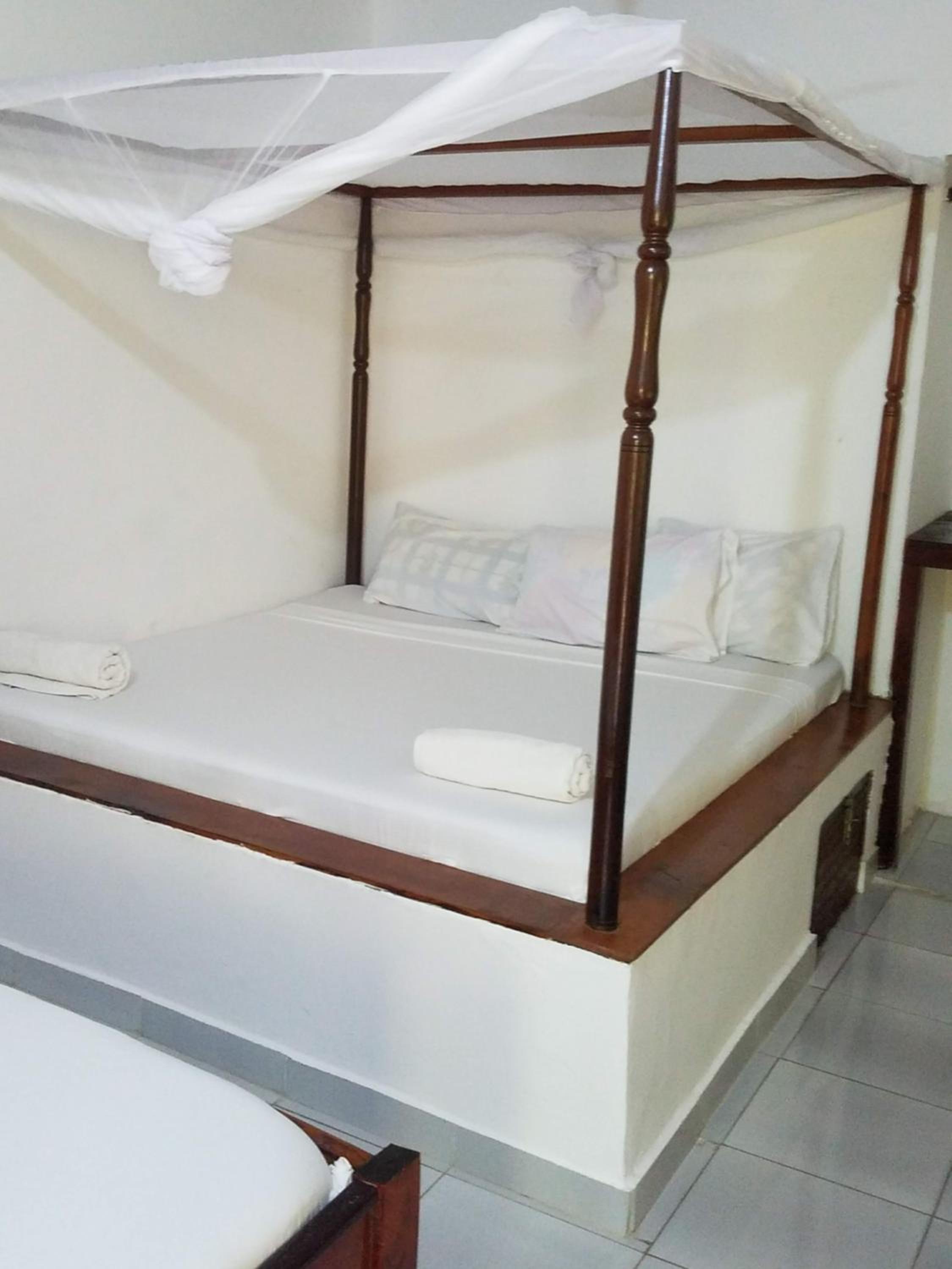 Baraka Aquarium Bungalows