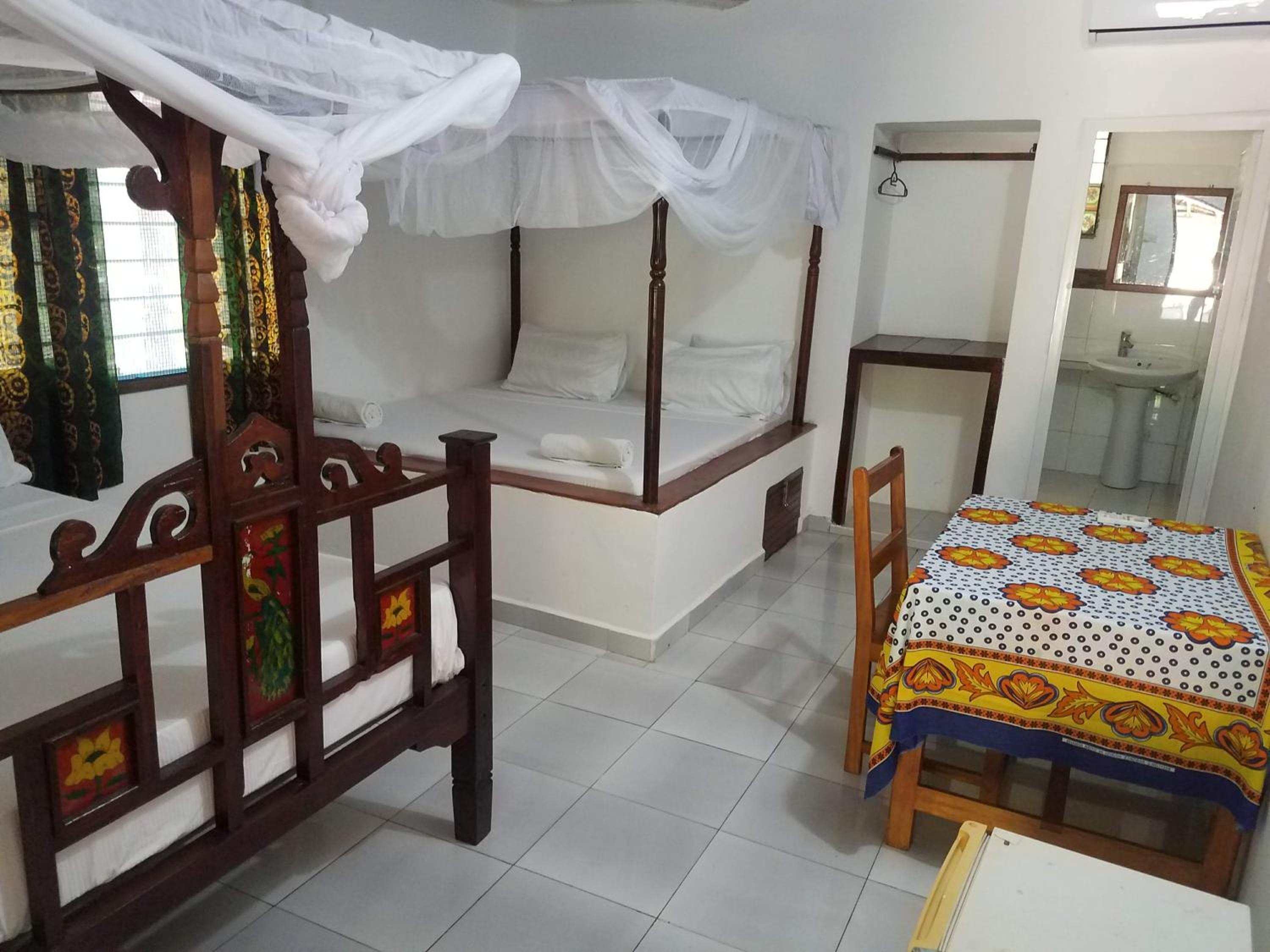 Baraka Aquarium Bungalows