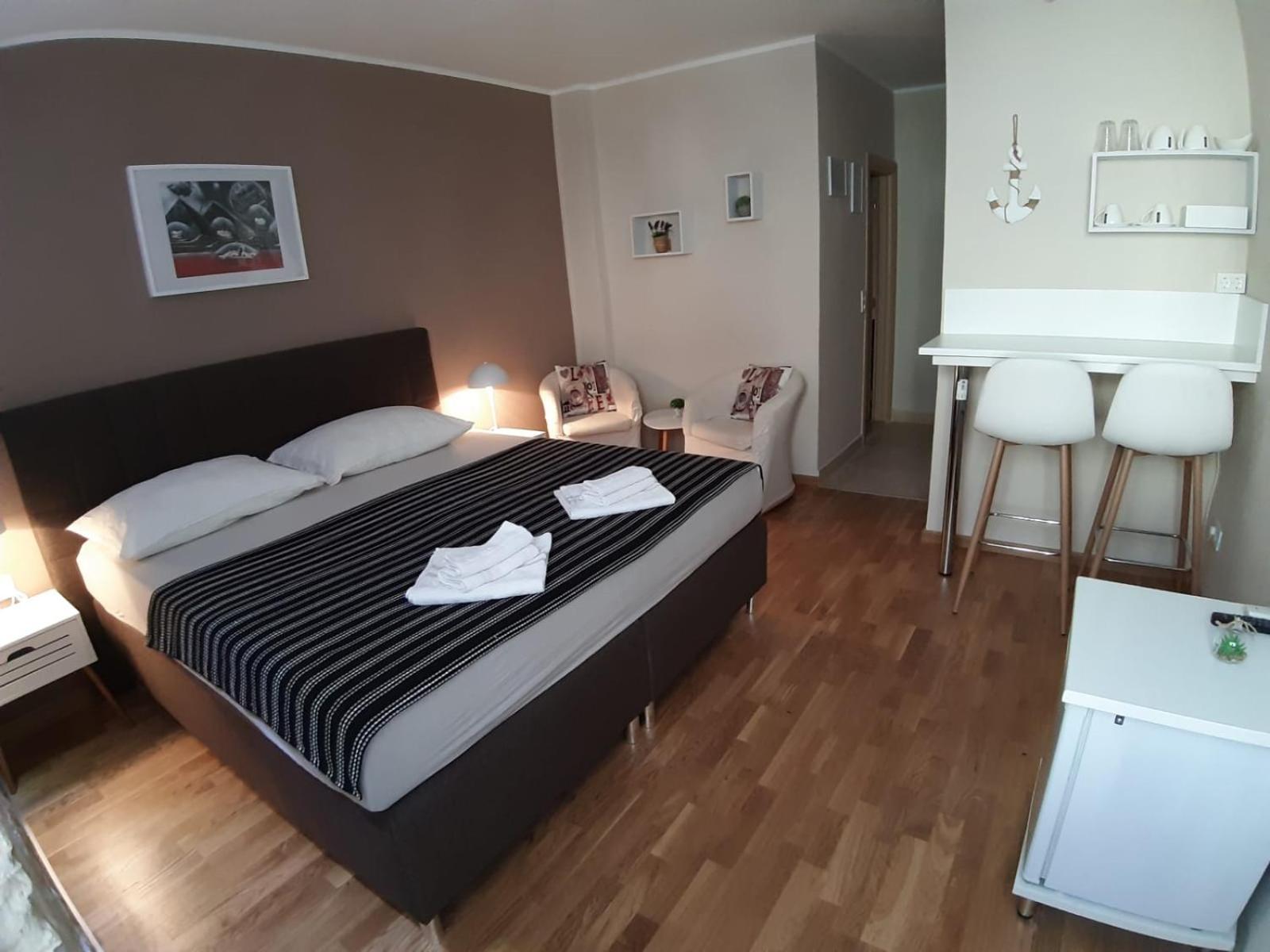 Carol Rooms