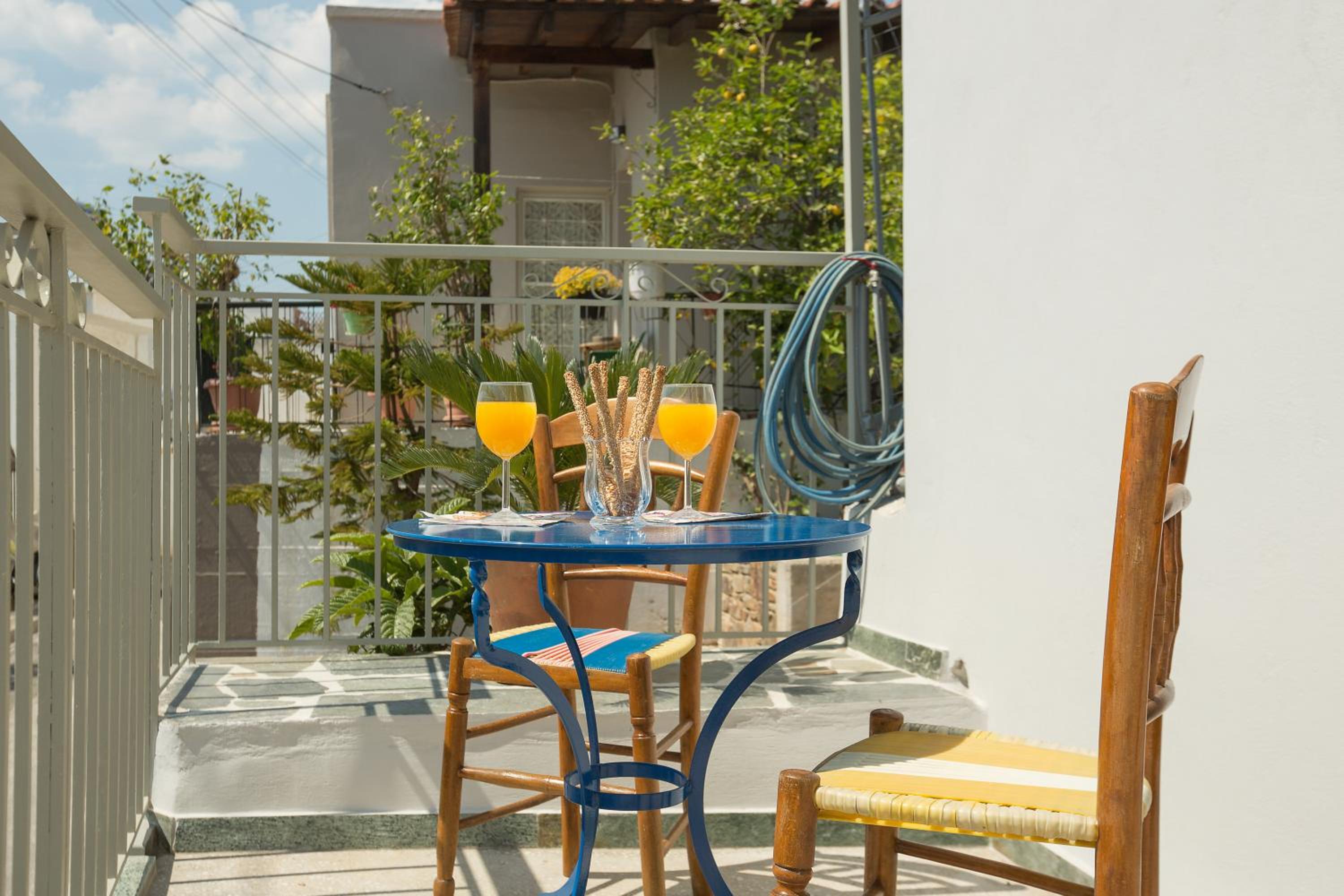 Splendid Views from a Cozy Cottage with a Garden Terrace