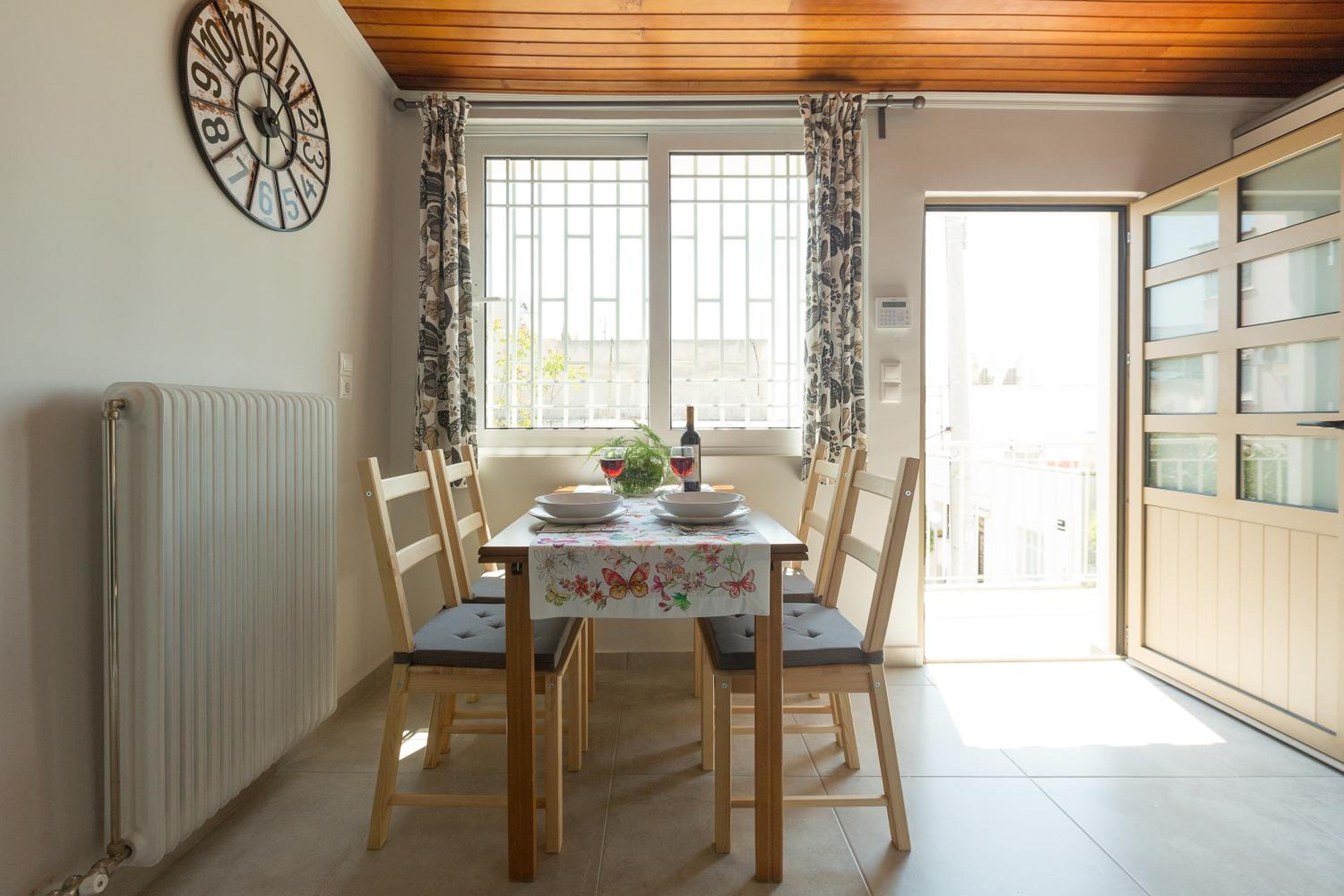 Splendid Views from a Cozy Cottage with a Garden Terrace