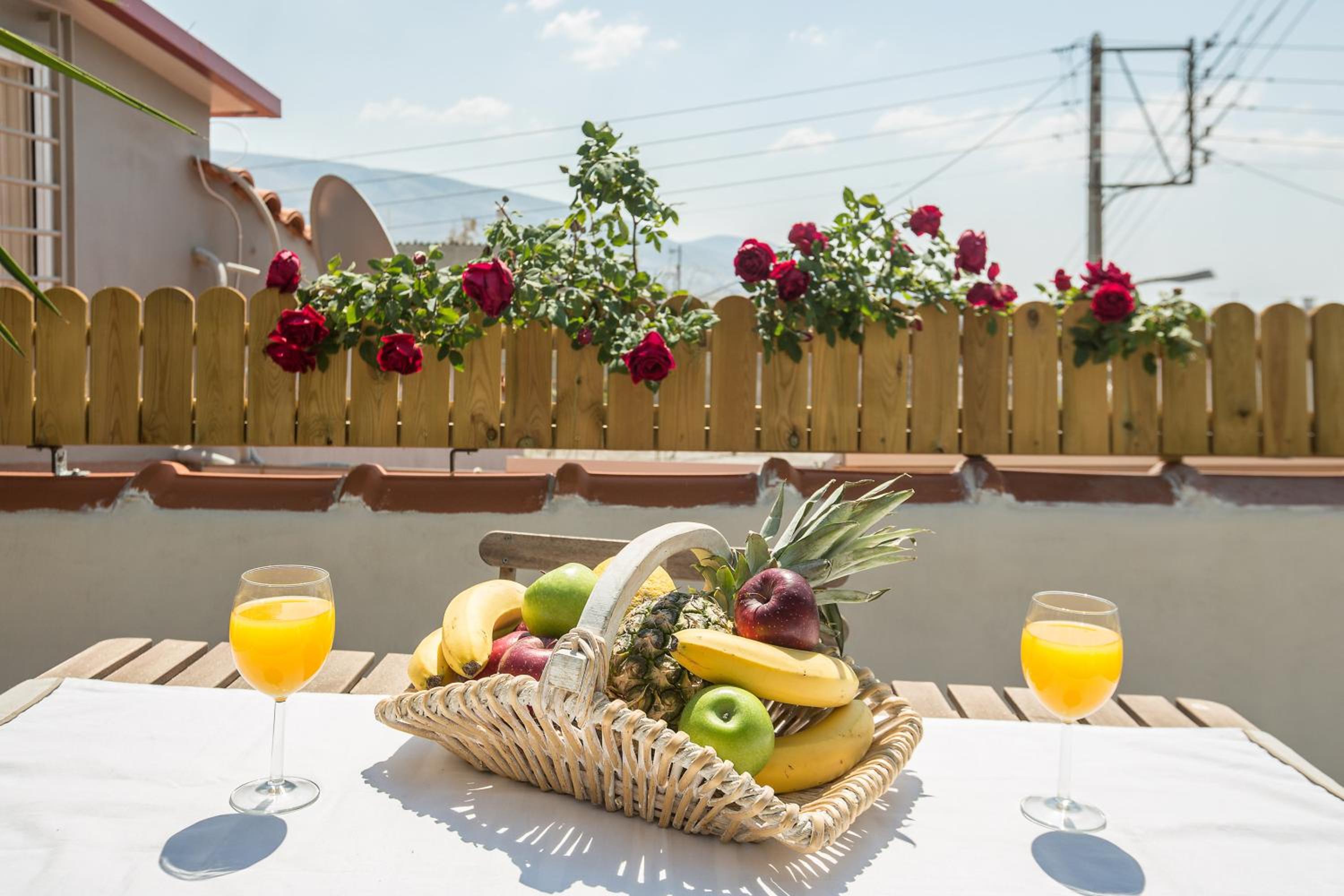 Splendid Views from a Cozy Cottage with a Garden Terrace