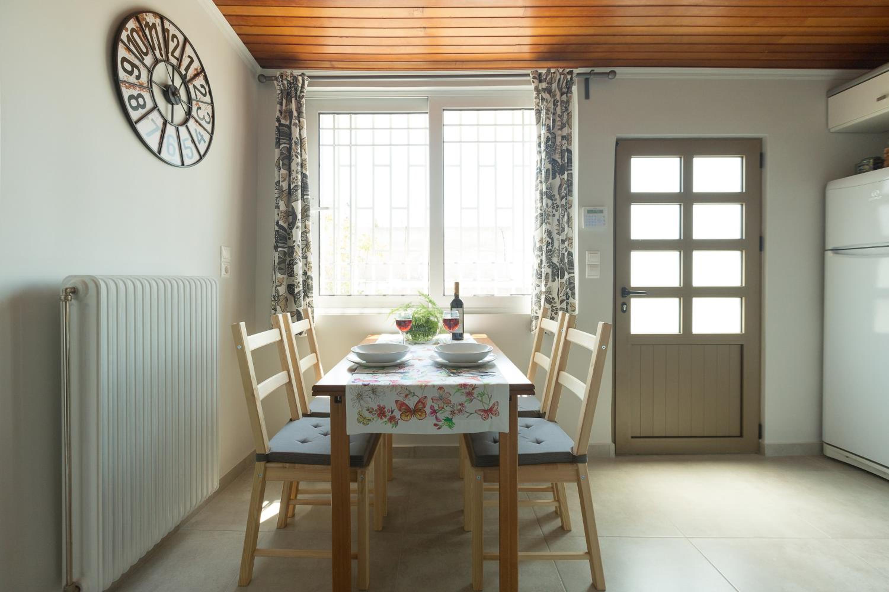 Splendid Views from a Cozy Cottage with a Garden Terrace