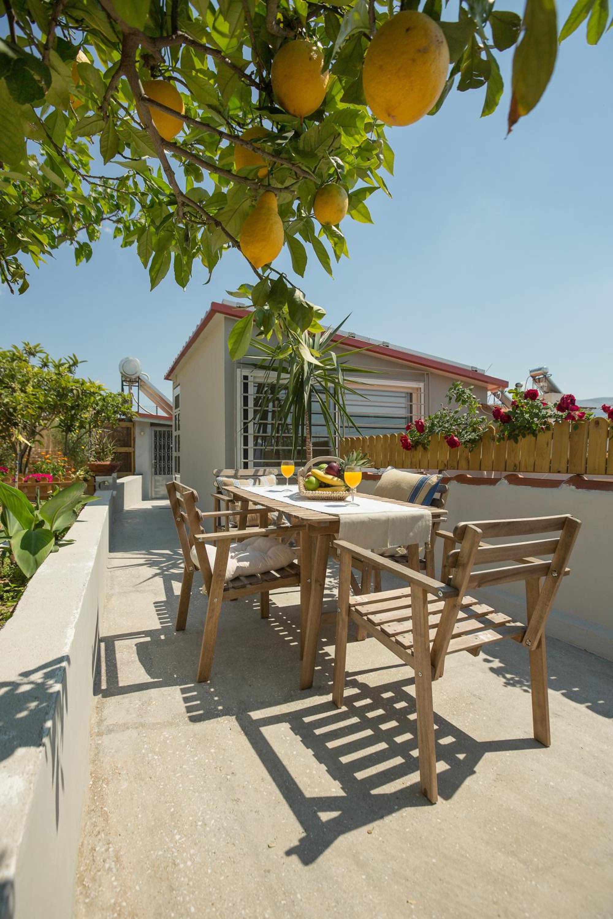 Splendid Views from a Cozy Cottage with a Garden Terrace