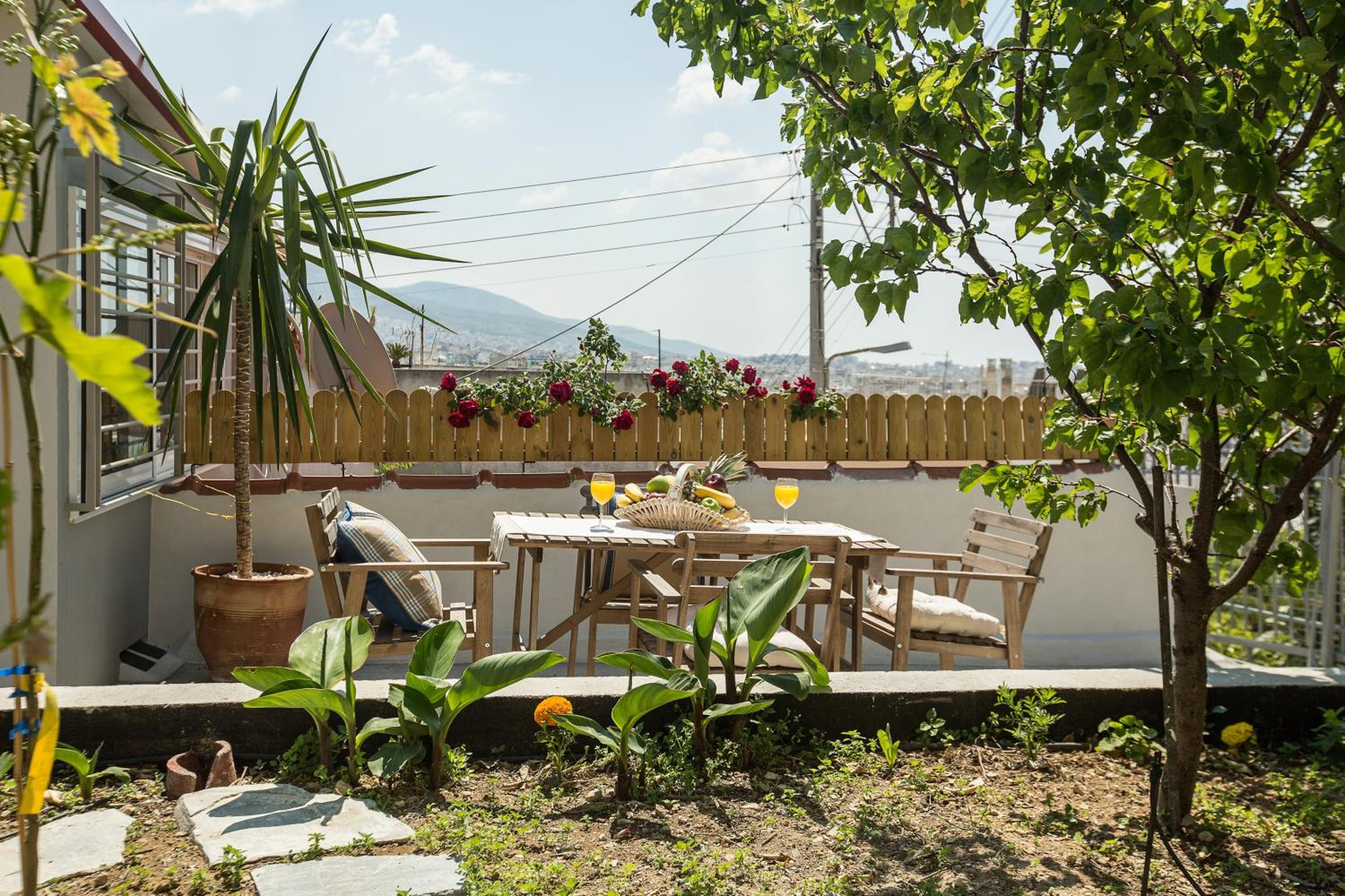 Splendid Views from a Cozy Cottage with a Garden Terrace