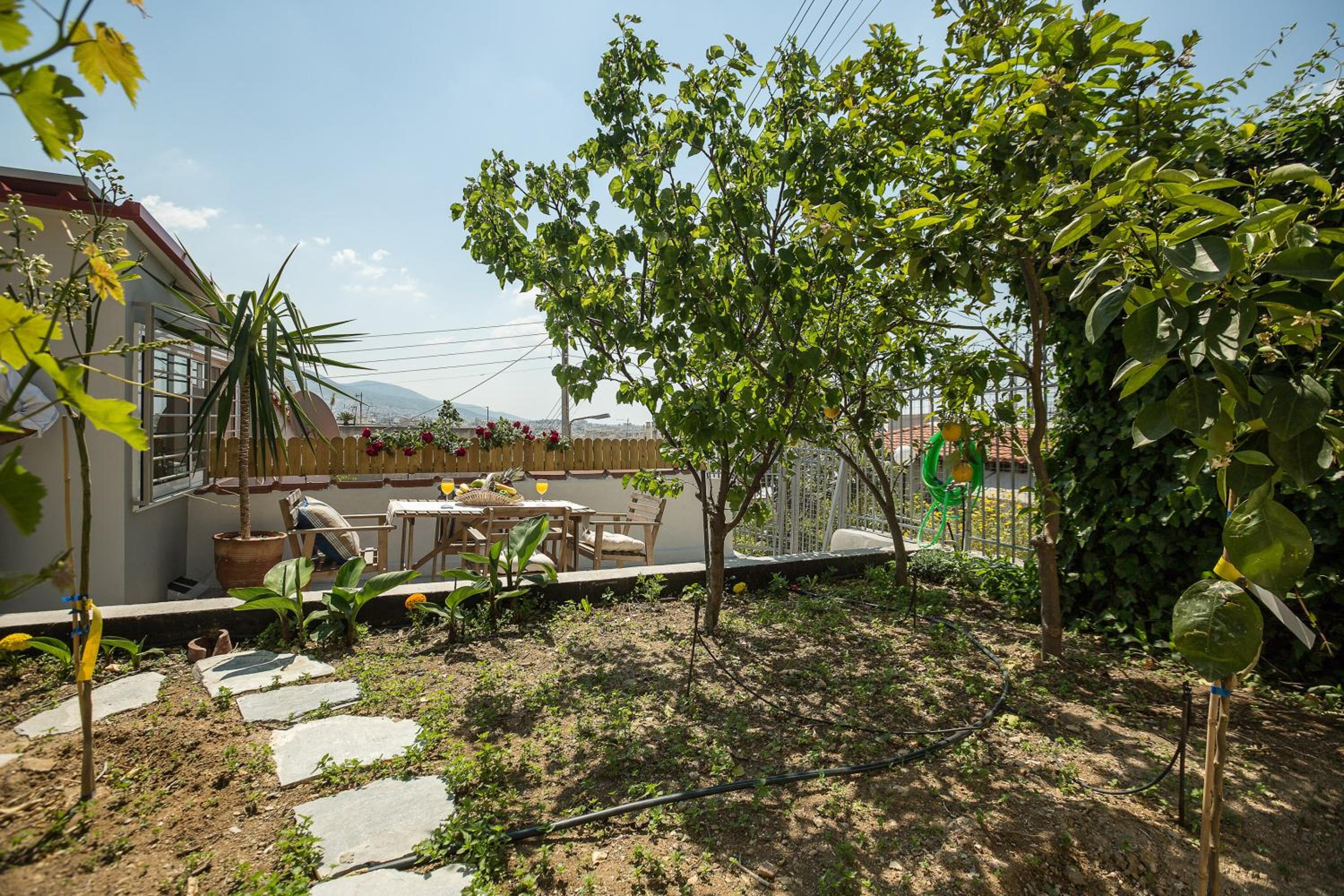 Splendid Views from a Cozy Cottage with a Garden Terrace
