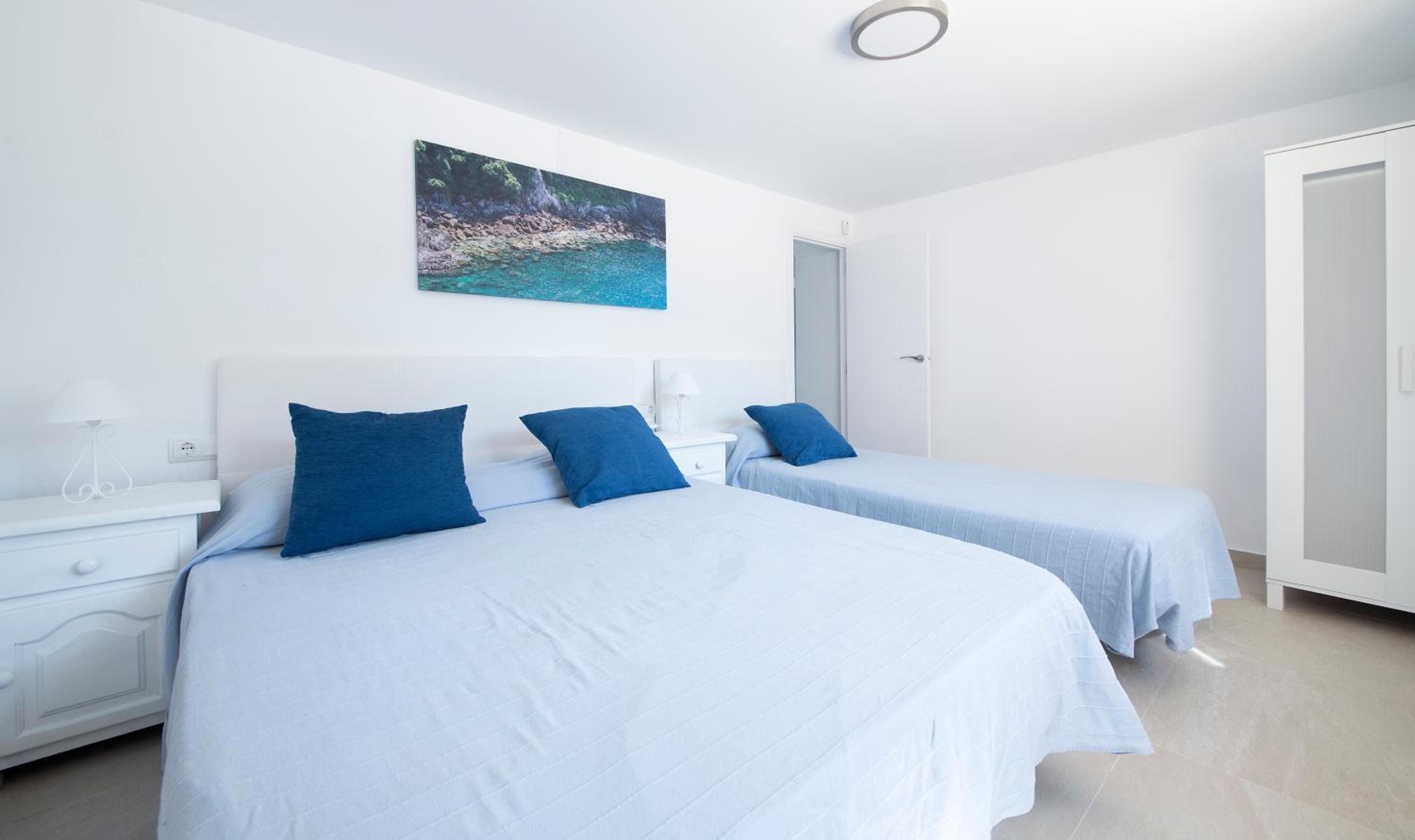 Villa Playa del Sur A 250 metros de una magnifica playa Capacidad más de 16 AC 6 Suites Piscina XL view 4