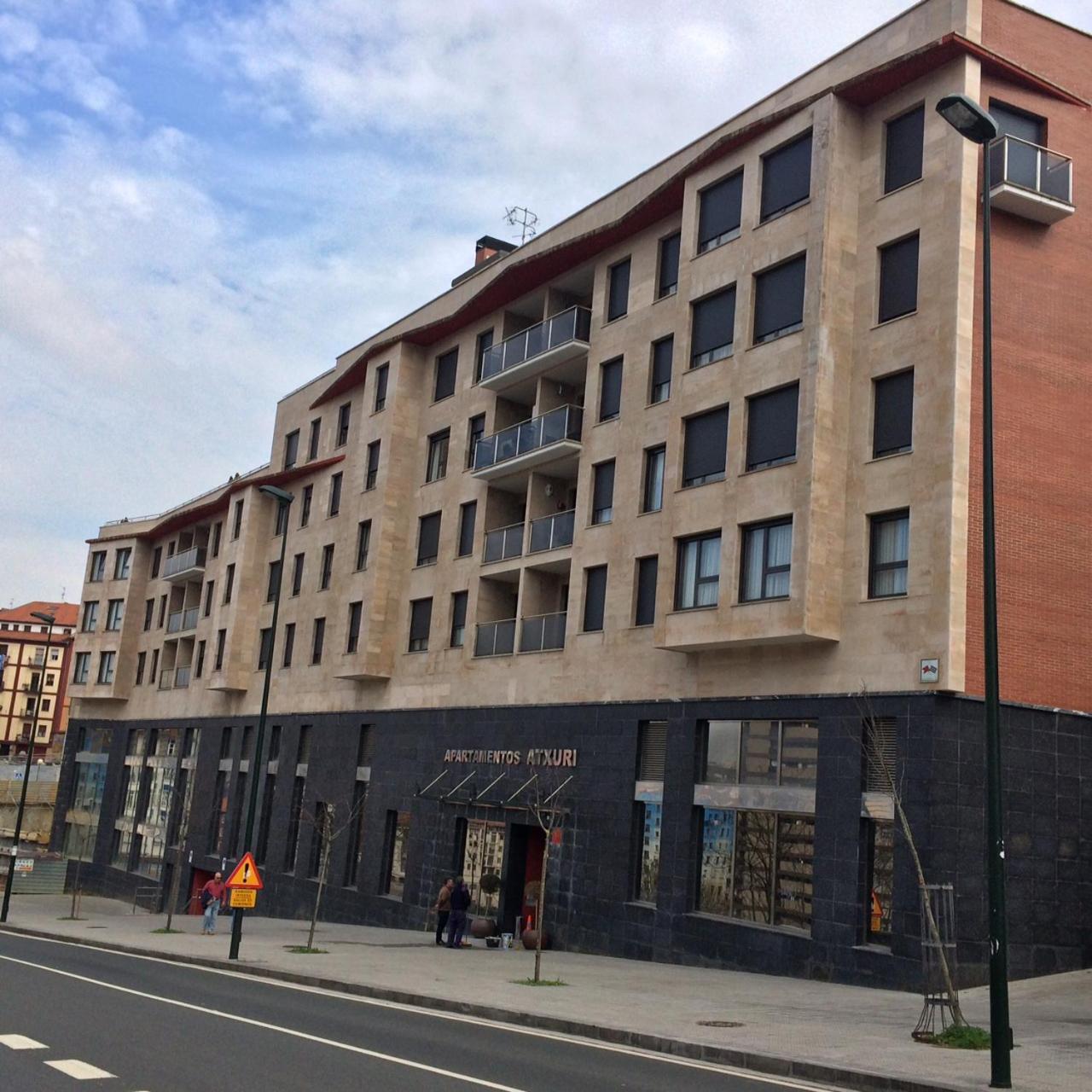 Spirit Apartamentos Atxuri en Bilbao — building