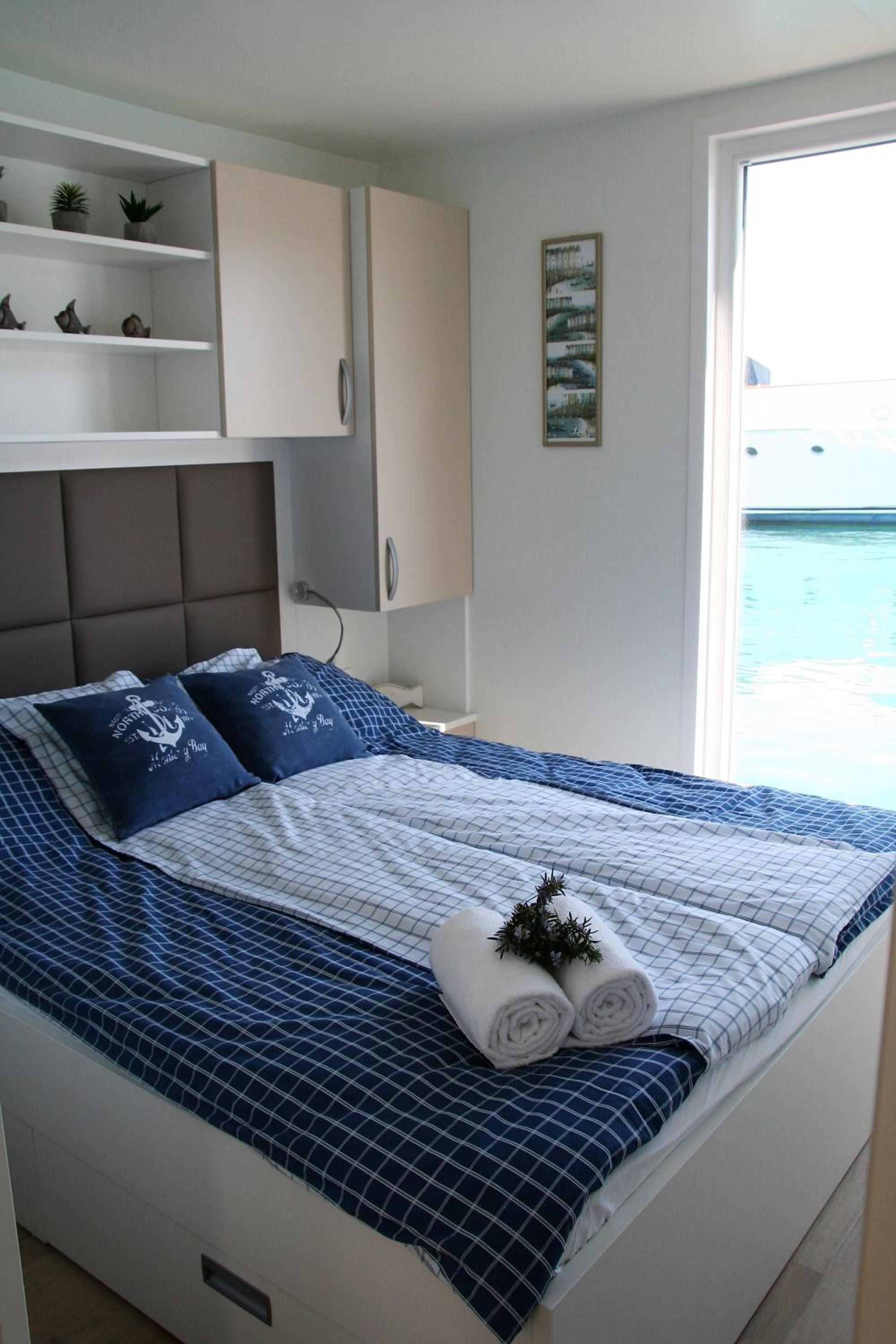 Floating House Royal Blue Portorož view 4