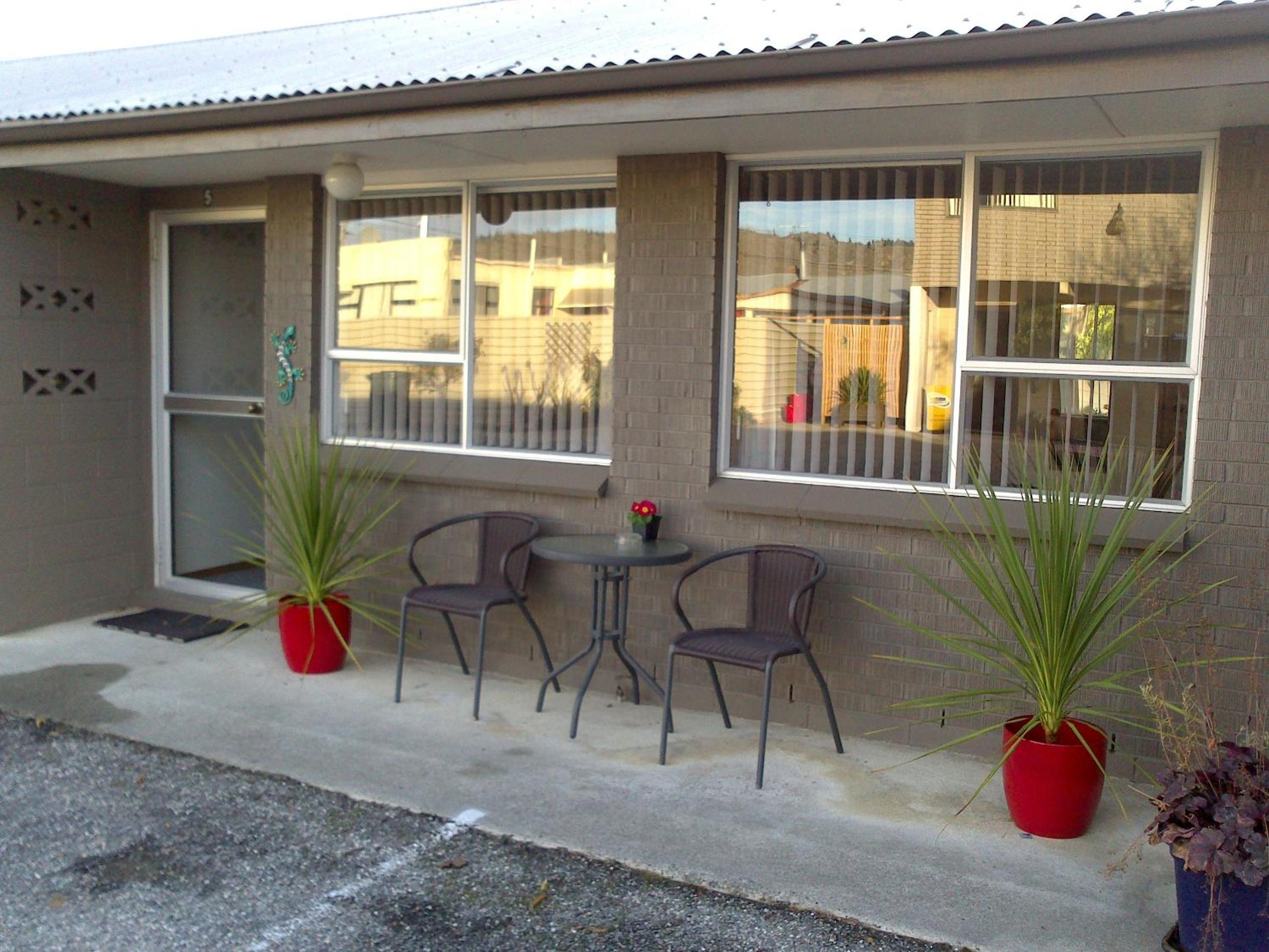 Almond Court Motel