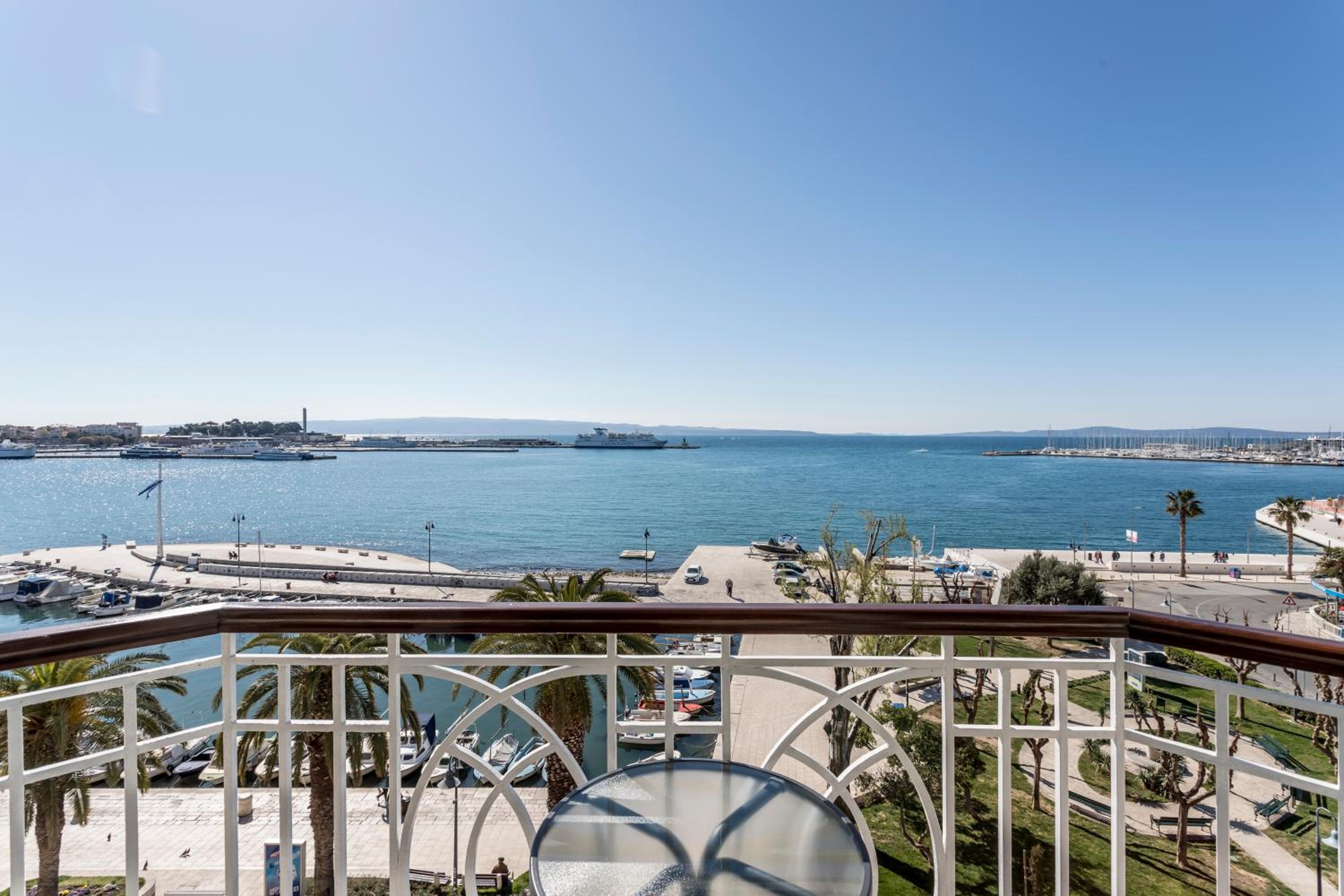 Seaview Luxury Retreat photo 2