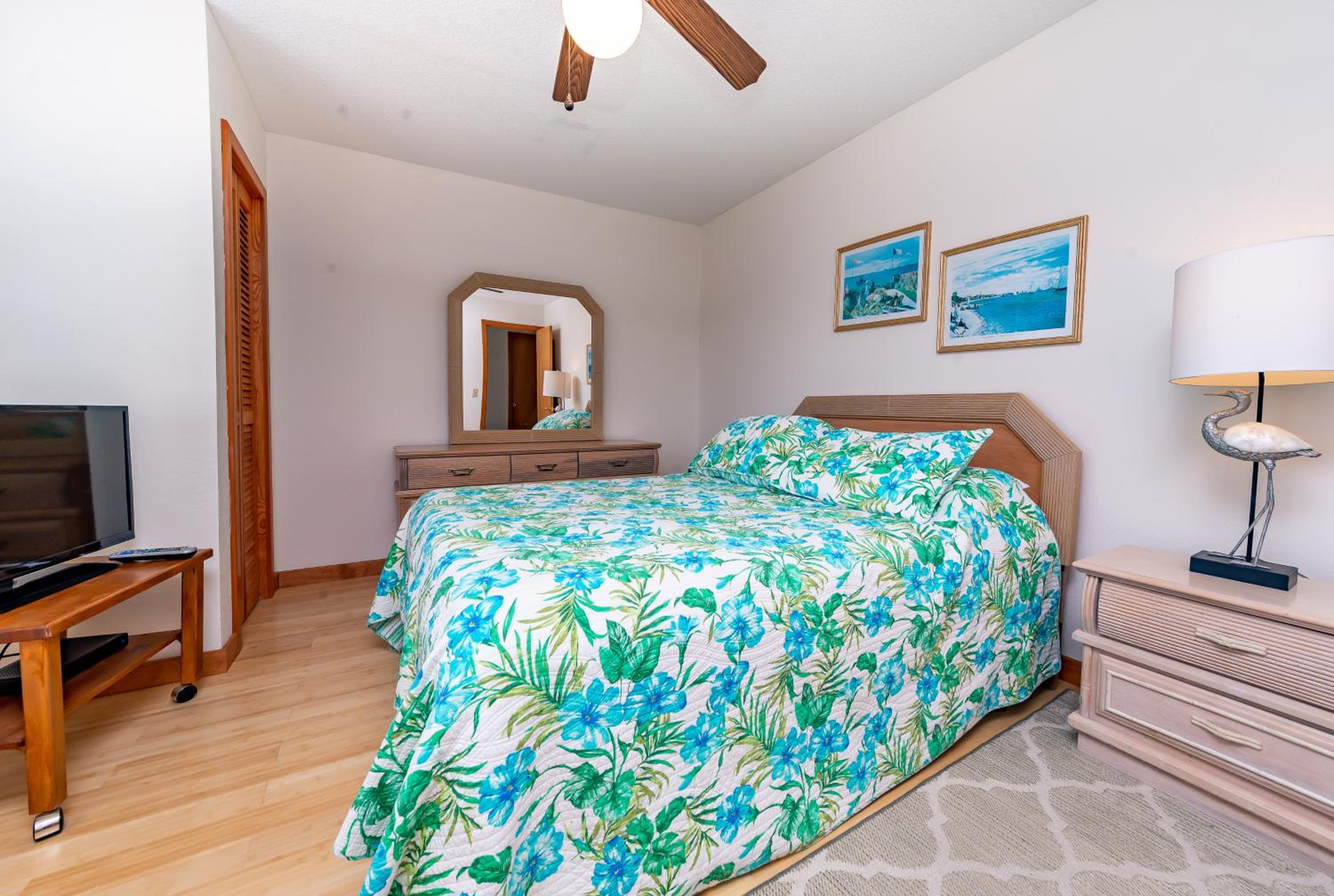 Windhaven - Corolla, Whalehead, Beach 400 Yds, Pool, Hot Tub, Tiki Bar, Pets OK, Flex Stays